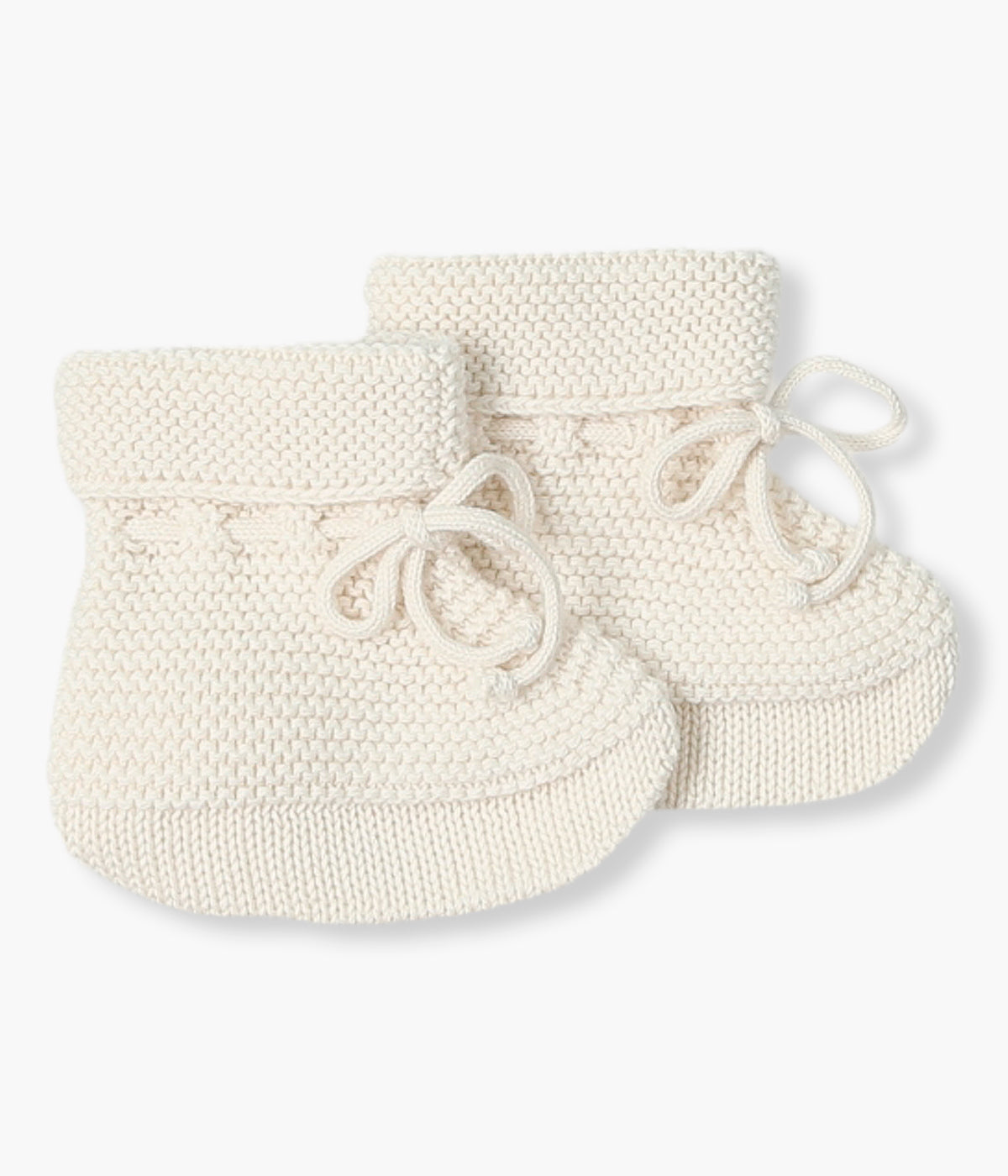Carapins em malha de algodão orgânico pérola da Mini Mooi para bebé e recém-nascido(a). Delicados carapins tipo bota com cordão.