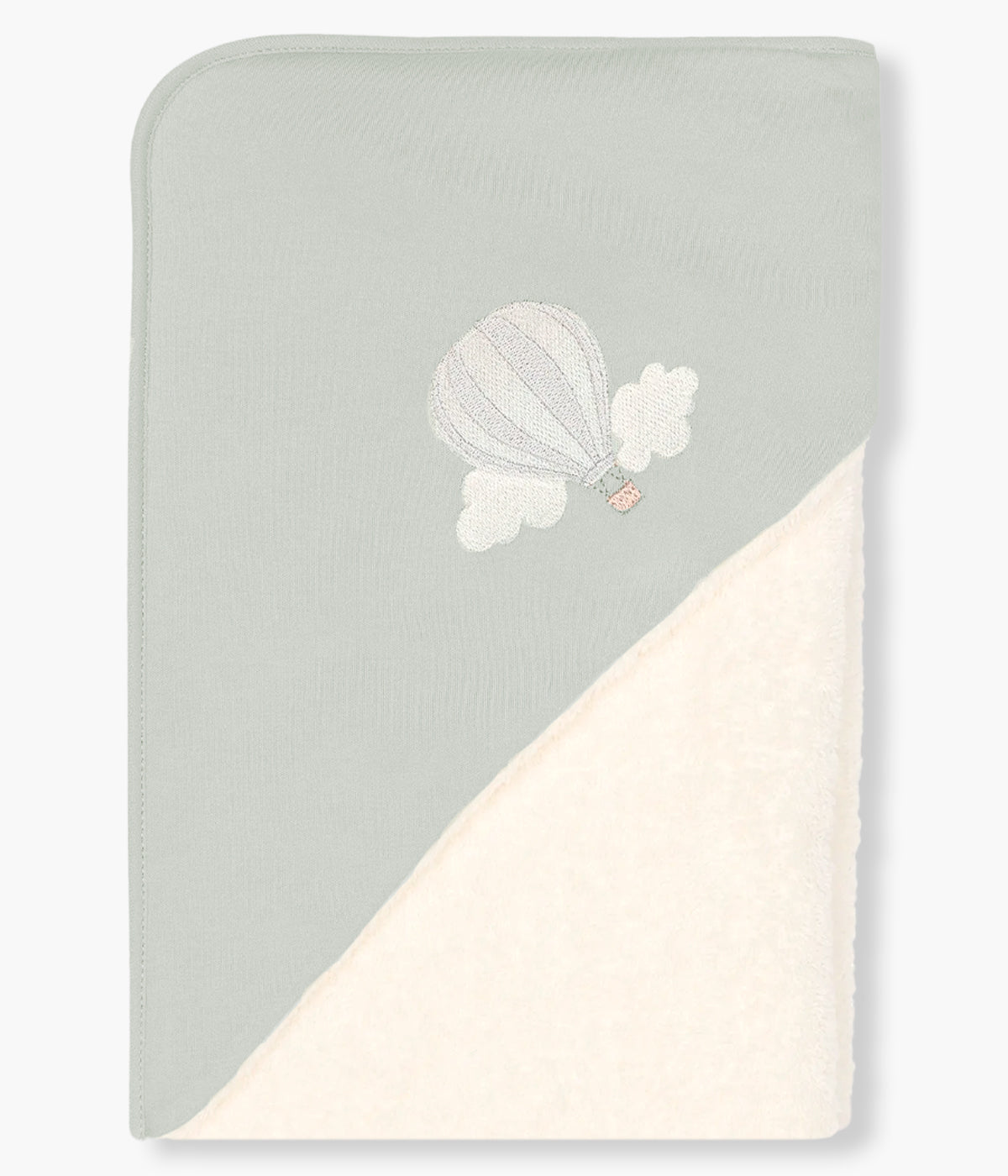 vista frontal da toalha de banho da Baby Gi para bebé e recém-nascido(a), 100% algodão. Suave e absorvente toalha em turco pérola com carapuço verde no canto com bordado balão de ar quente.