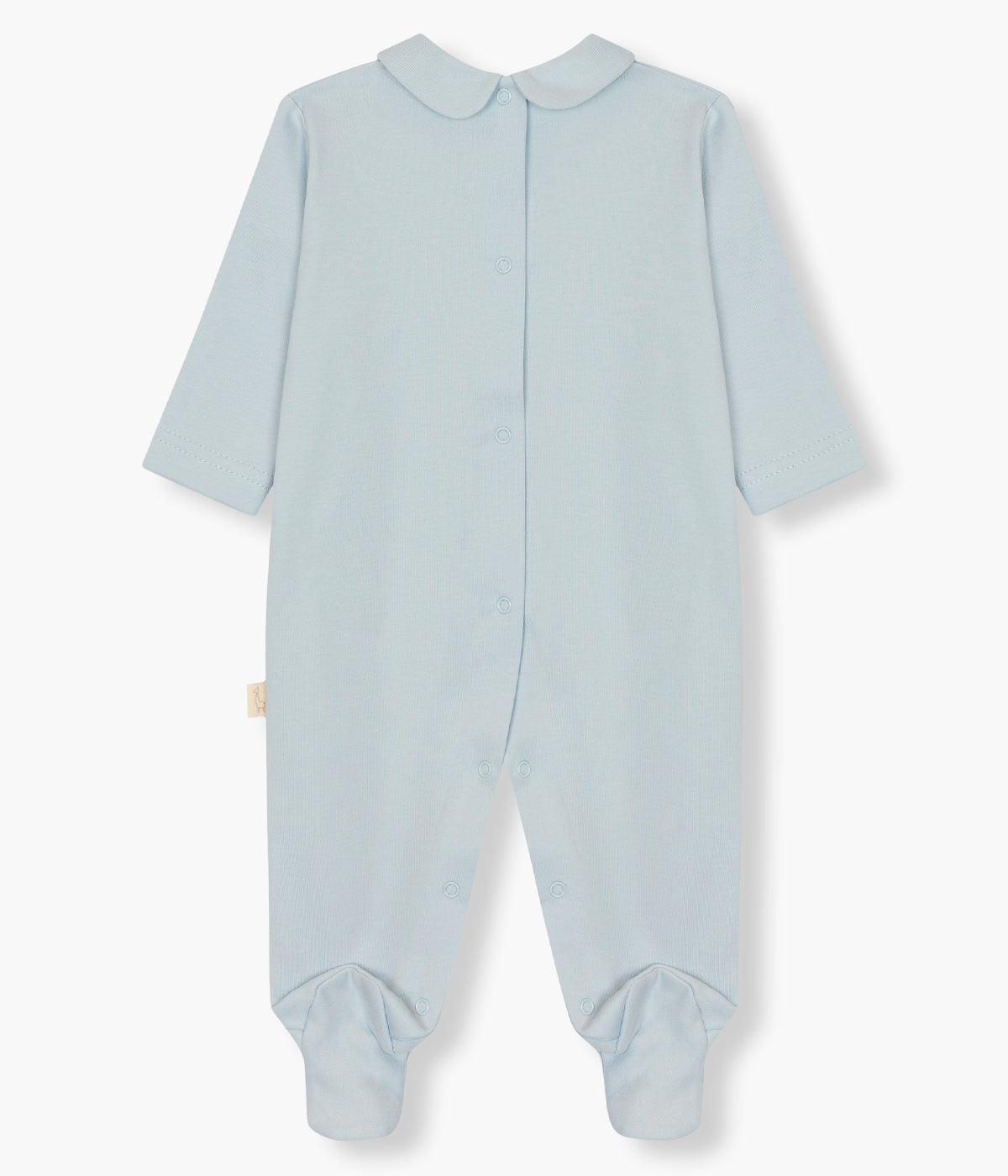 Vista de costas do babygrow em algodão azul da Baby Gi para bebé menino e recém-nascido. Gola redonda cortada e balão de ar quente bordado no peito. Abertura com molas de pressão nas costas e entrepernas.