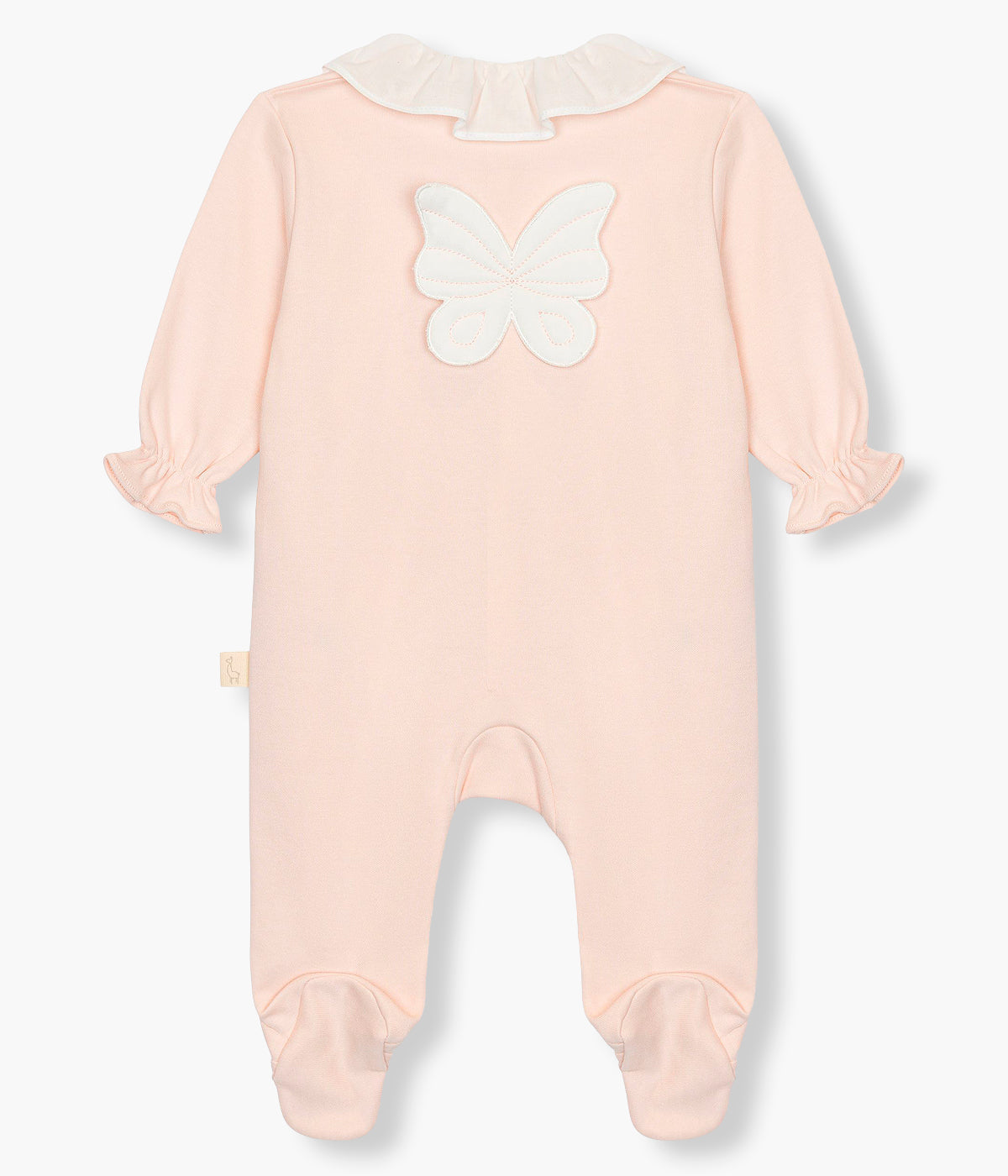 Vista de trás do babygrow em algodão nude da Baby Gi para bebé menina e recém-nascida. Gola folho e detalhe de borboleta em branco nas costas. Abertura com molas de pressão na frente e entrepernas.