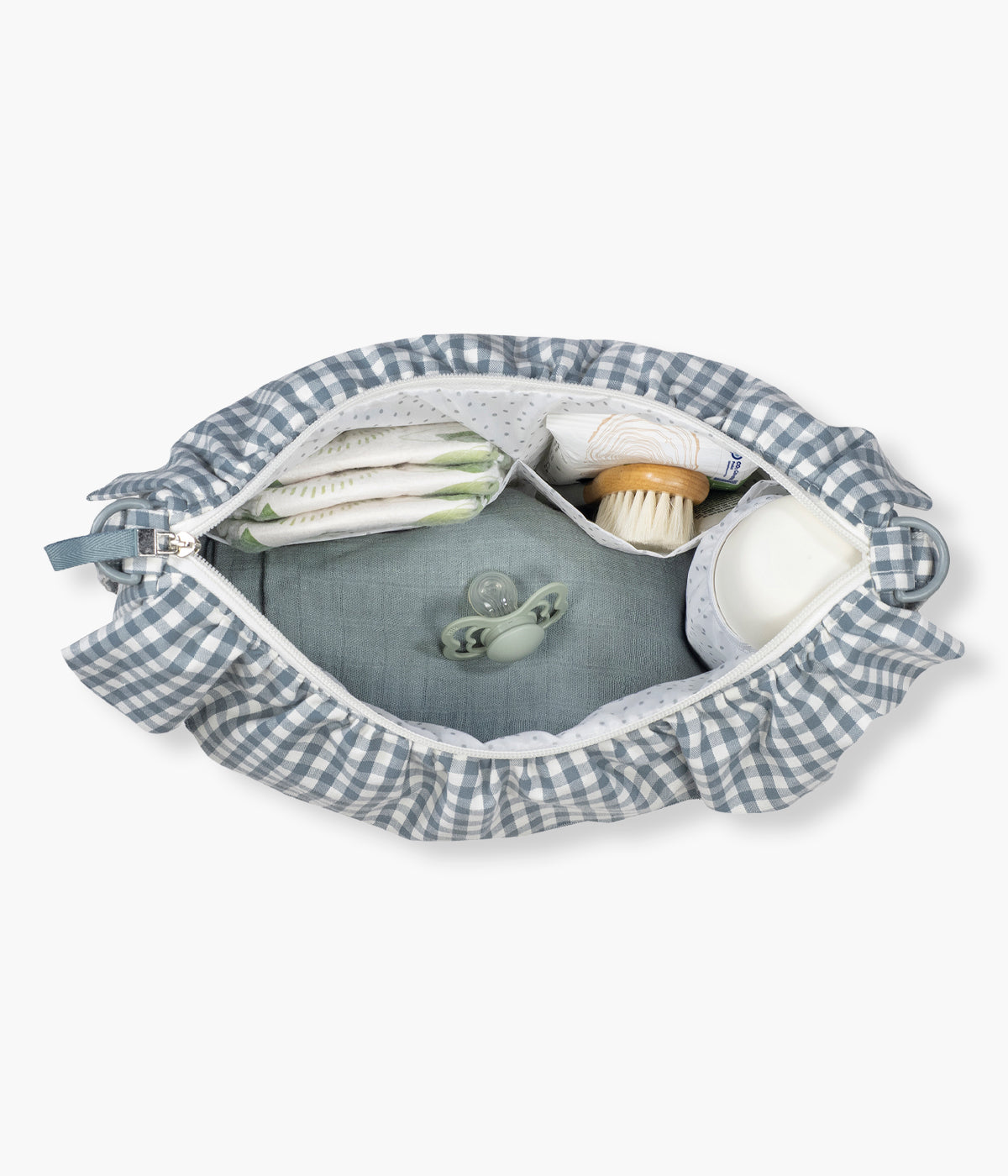 Bolsa de Passeio Gôndola Walking Mum Praliné Vichy Matcha vista de cima com artigos de bebé.