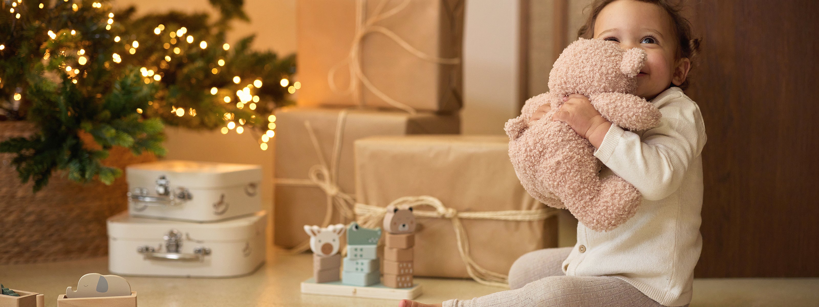 Descubra brinquedos adaptados para todas as fases de crescimento do bebé na Moon Baby Shop.