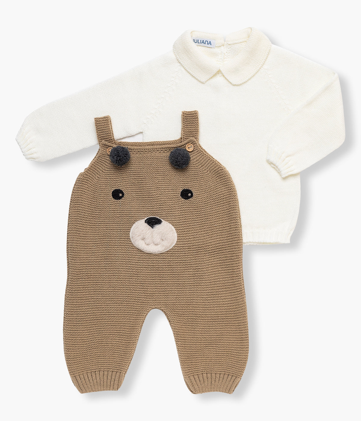 Conjunto de 2 peças em malha composto por camisola e macacão da Juliana para bebé e recém-nascido(a). Camisola pérola e macacão castanho com amoroso focinho de urso com relevo na frente.
