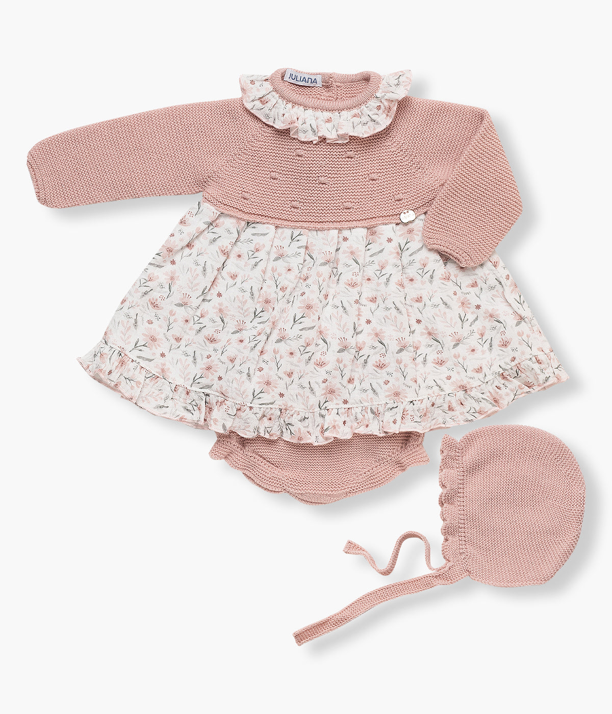 Conjunto de 3 peças da Juliana para bebé menina e recém-nascida. Vestido com parte superior em malha com lã com gola folho e parte inferior em algodão com padrão floral. Tapa fraldas e touca em malha com lã.