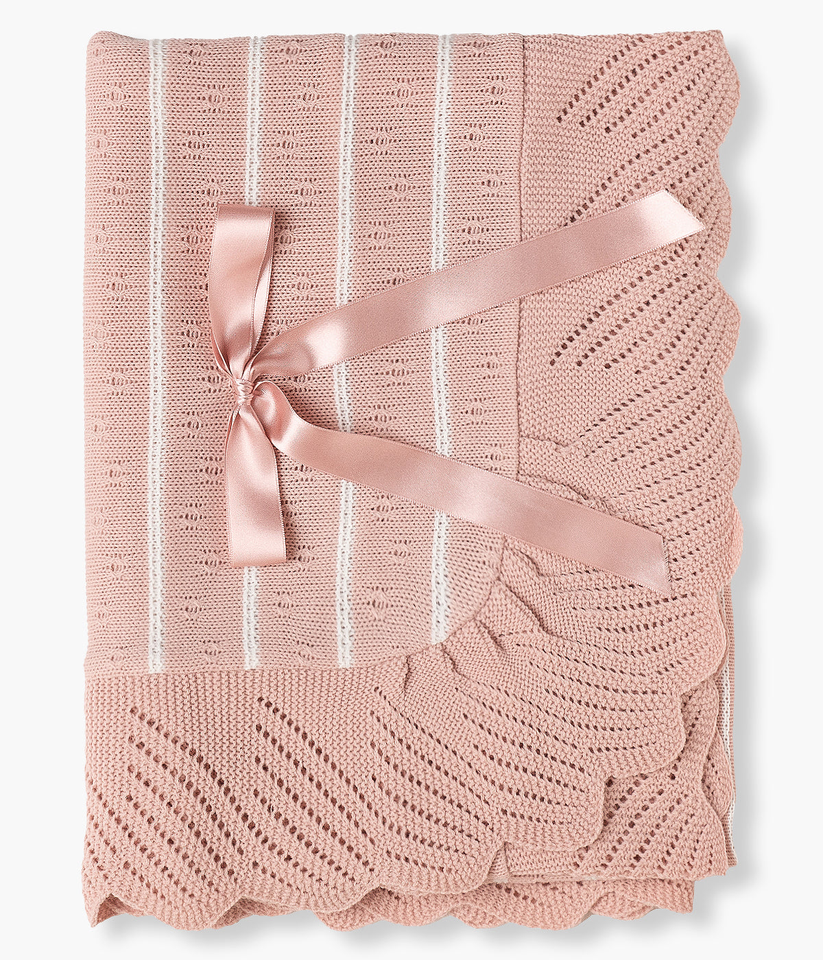 Manta de malha cor-de-rosa da Juliana para bebé menina e recém-nascida. Malha com detalhes perfurados, riscas brancas, rebordo ondulado e laço em cetim no canto.