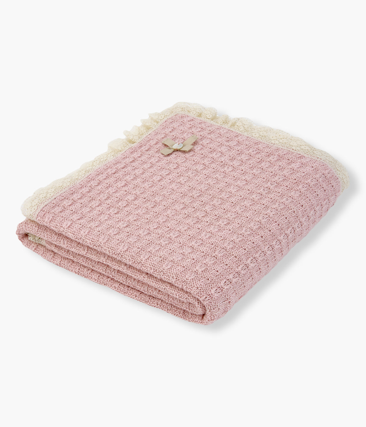 Manta em malha de algodão com caxemira rosa-velho da Paz Rodríguez para bebé menina e recém-nascida. Suave manta de formato quadrado com renda detalhada a toda a volta, detalhes com relevo e medalha madrepérola com pequeno laço.