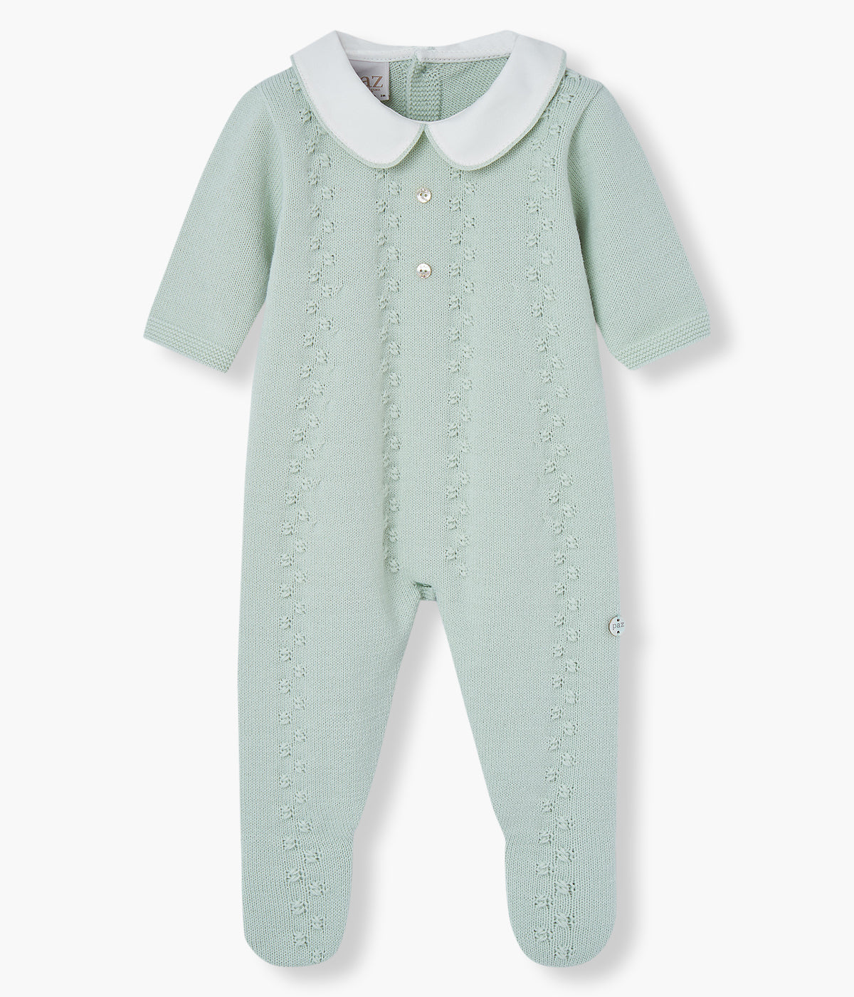 Babygrow em malha verde-água da Paz Rodríguez para bebé e recém-nascido(a). Elegante babygrow com gola redonda cortada branca, detalhes na malha e medalha da marca.