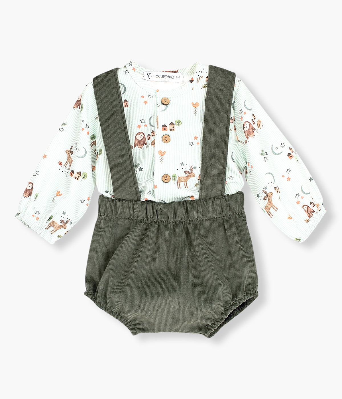 Conjunto de duas peças da Calamaro Baby para bebé e recém-nascido(a). Camisa em algodão com riscas verde e brancas e padrão renas, casas e luas. Tapa fraldas de alças em bombazine verde.