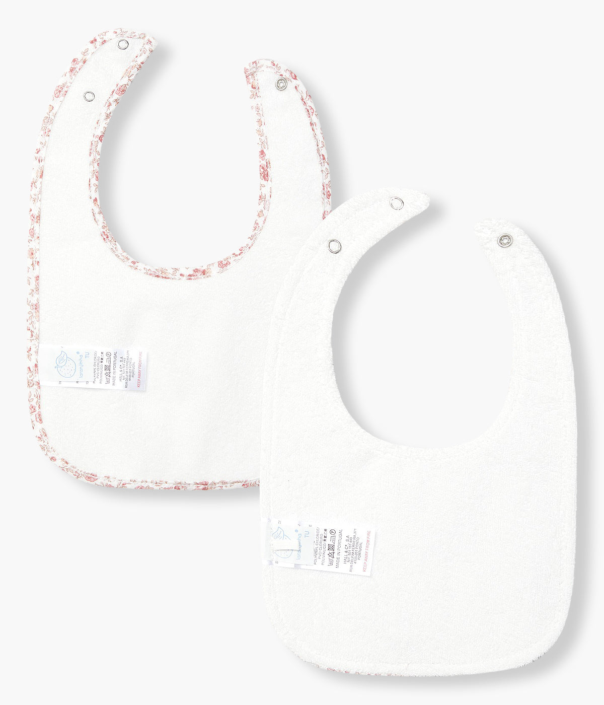 Pack de 2 babetes com turco impermeável da Laranjinha para bebé menina e recém-nascida. Uma babete com contorno a toda a volta e outra totalmente estampada com padrão floral em tons de rosa.