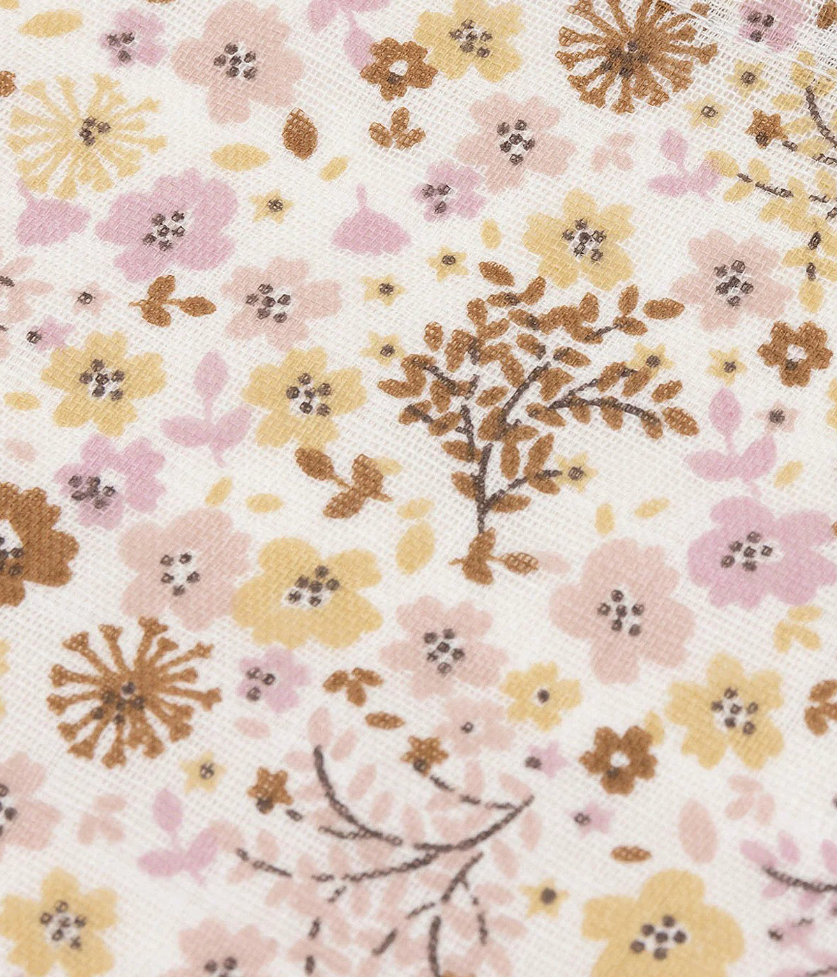 Pack de 3 fraldas musselina em algodão pérola da Jollein com padrão floral em tons de bege e rosa para bebé menina. Suaves e respiráveis fraldas, perfeitas para vários momentos tais como alimentação ou apoio na muda da fralda.