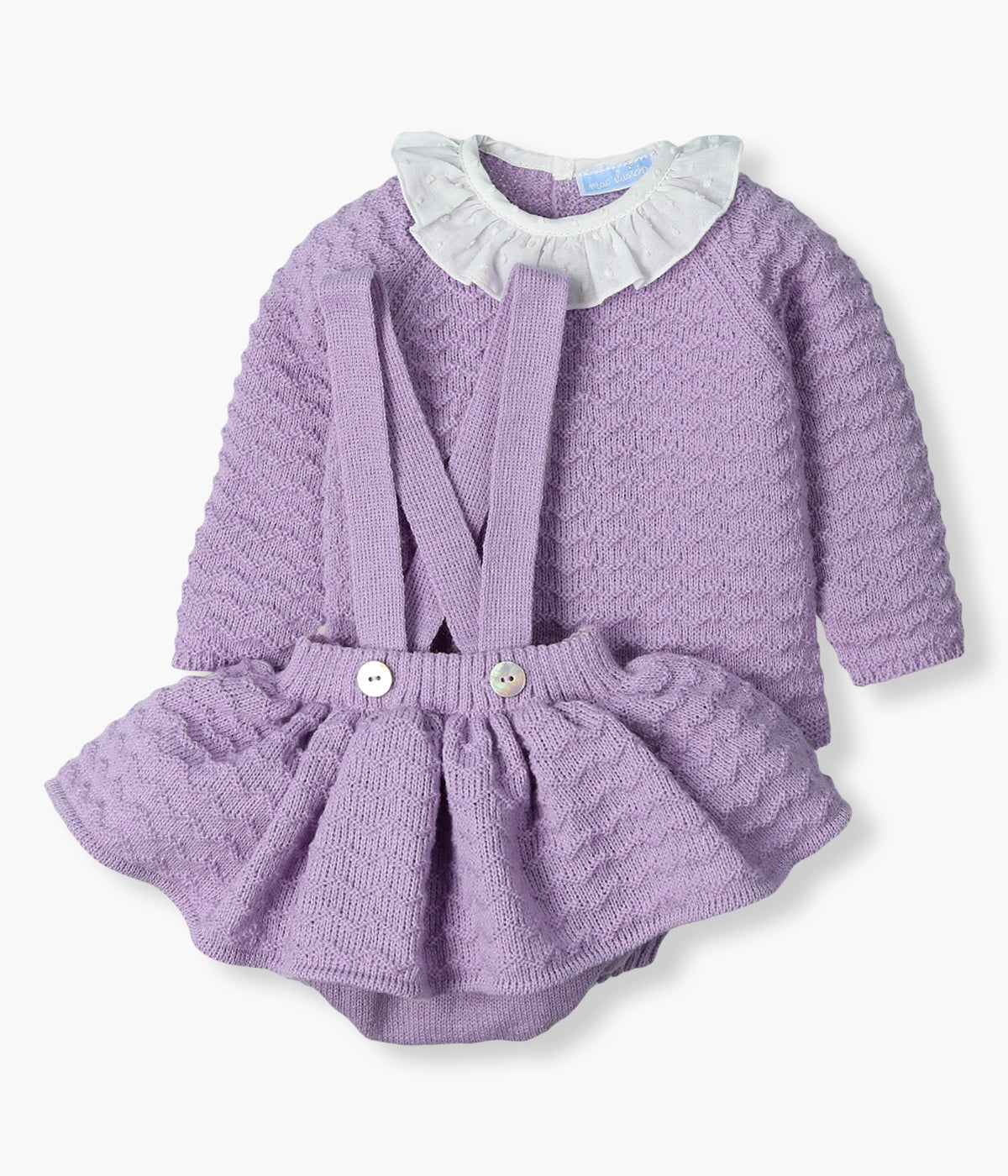 Conjunto de 2 peças em malha lilás da Mac Ilusión composto por camisola e fofo para bebé menina e recém-nascida. Camisola com gola folho em tecido plumeti branco e detalhes na malha. Tapa fraldas com tule a combinar com a camisola e abertura nas alças.