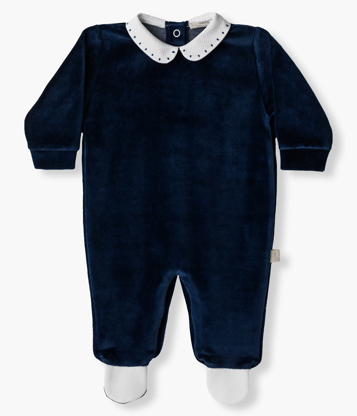 Babygrow em veludo azul-marinho da Baby Gi para bebé e recém-nascido(a). Gola cortada em tecido piquet com pequenas bolinhas bordadas. Pés a combinar com a gola. Abertura com molas de pressão nas costas e entrepernas.