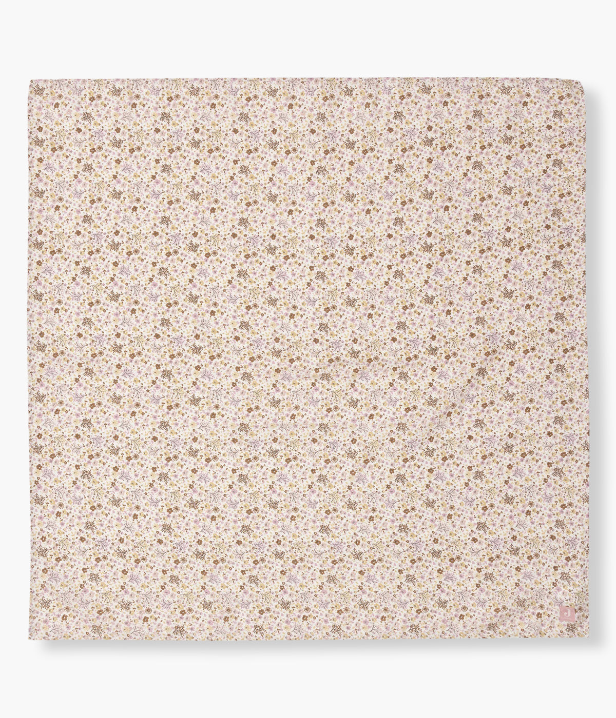 Swaddle musselina da Jollein para bebé menina, 100% algodão. Macia e delicada fralda com padrão floral em tons de bege e rosa em fundo pérola com as dimensões de 115x115cm. Prática musselina com diversas utilizações tais como: swaddling, apoio à amamentação ou fresco cobertor.