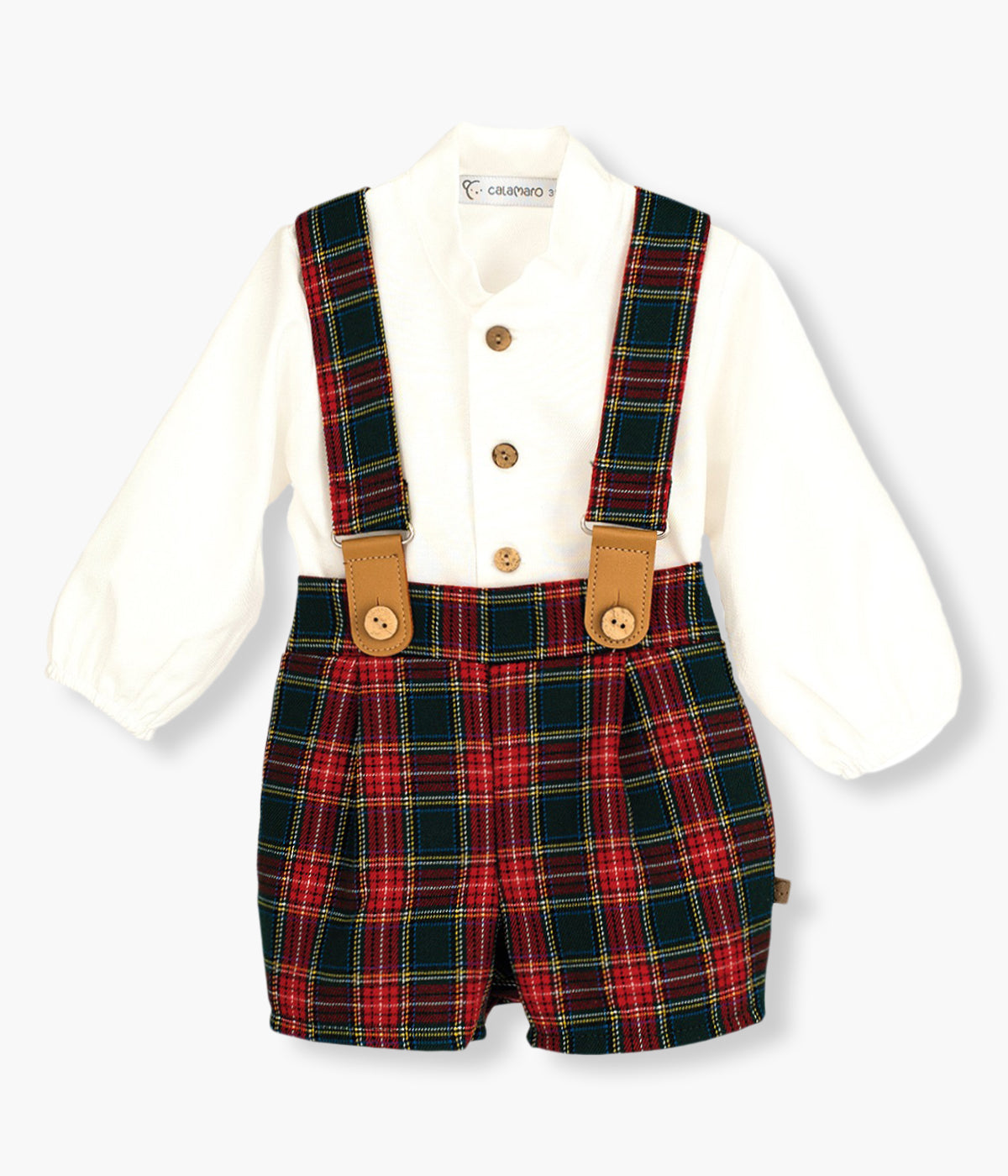 Conjunto de duas peças da Calamaro Baby para bebé menino e recém-nascido. Camisa em algodão pérola com elástico nos punhos. Calção de padrão xadrez vermelho e verde-escuro com suspensórios de botão.