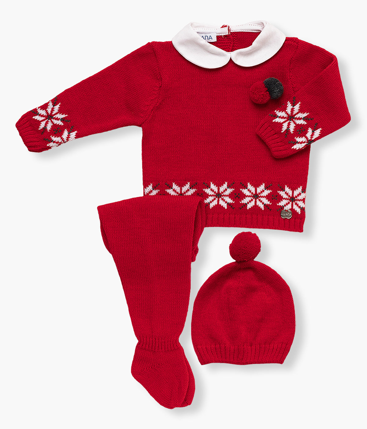 Conjunto de 3 peças em malha com lã vermelho da Juliana para bebé e recém-nascido(a) adequado para o natal. Camisola com gola redonda cortada branca, estrelas em branco e cinza e dois pompons decorativos no peito. Gorro com pompom. Calças com pés.