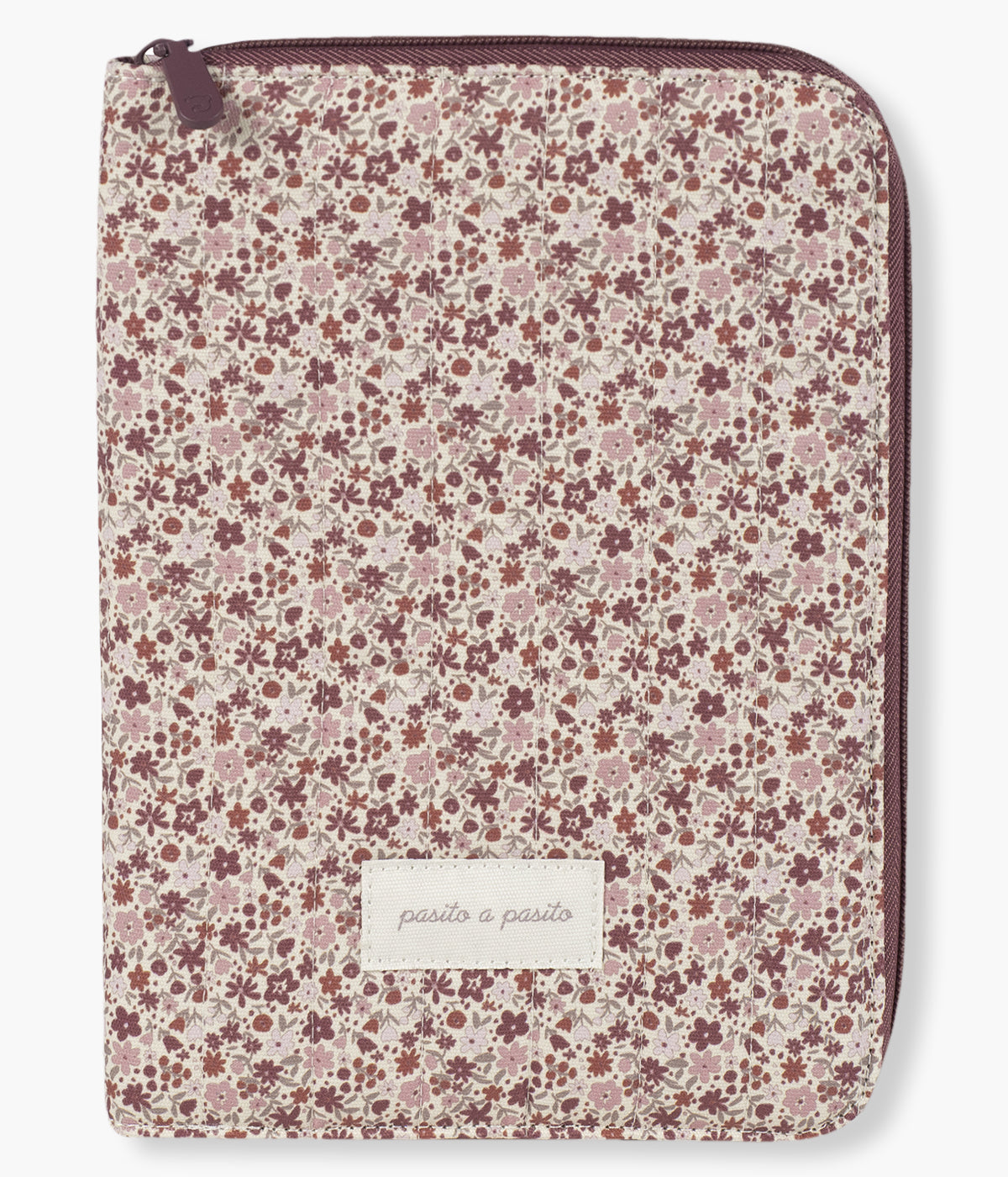 O porta documentos Cherry Flowers da Pasito a Pasito é o acessório perfeito para manter organizada toda a documentação da bebé. Com um exterior em algodão impermeável com padrão floral em tons de rosa, este porta documentos é não só funcional, mas também muito elegante.