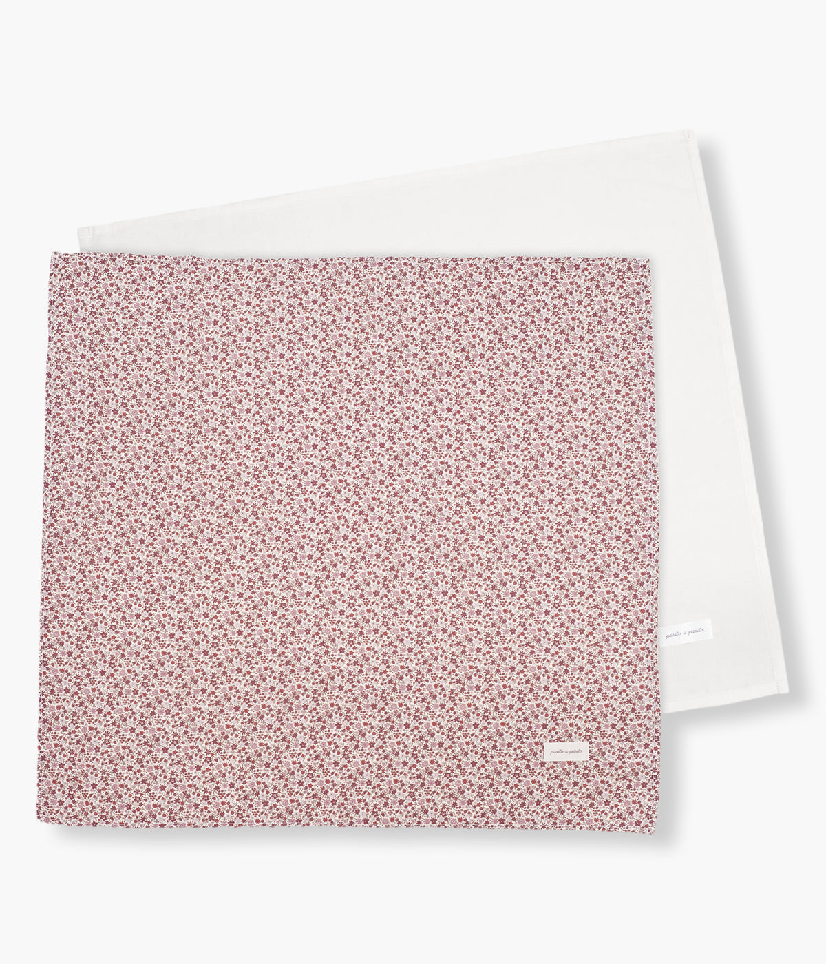 Pack de 2 fraldas musselina em bambu Cherry Flowers da Pasito a Pasito para bebé menina e recém-nascida. Suaves e respiráveis fraldas com padrão floral, perfeitas para vários momentos tais como alimentação ou apoio na muda da fralda.