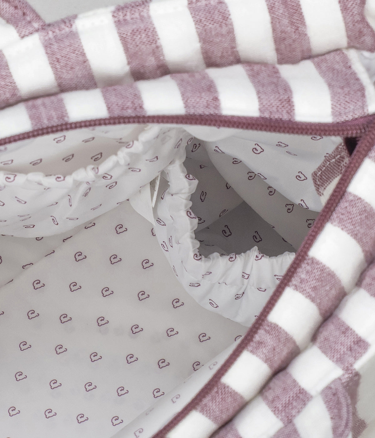 Bolsa de passeio Cherry Strips da Pasito a Pasito com bolso térmico.