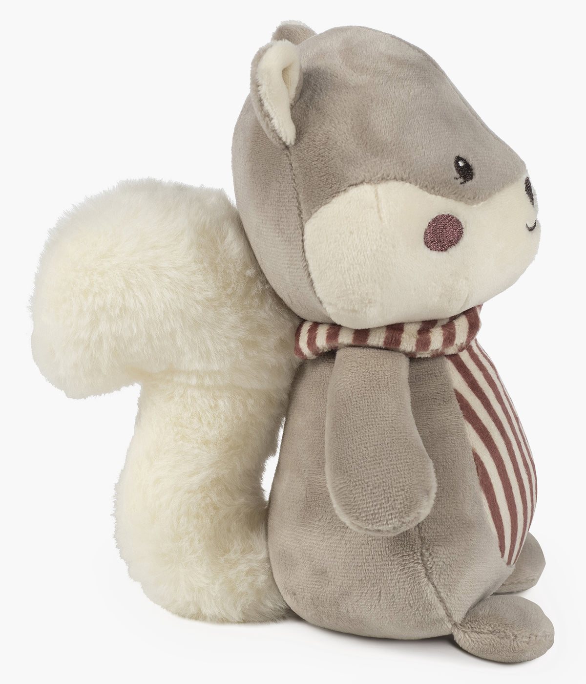 O peluche Pasito a Pasito Cherry Strips em forma de esquilo, é um companheiro irresistivelmente suave e delicado para o bebé desde o nascimento. Feito em veludo e tecido de peluche ultra macio com detalhes padrão riscas, proporciona conforto, segurança e estimula o desenvolvimento sensorial e emocional.