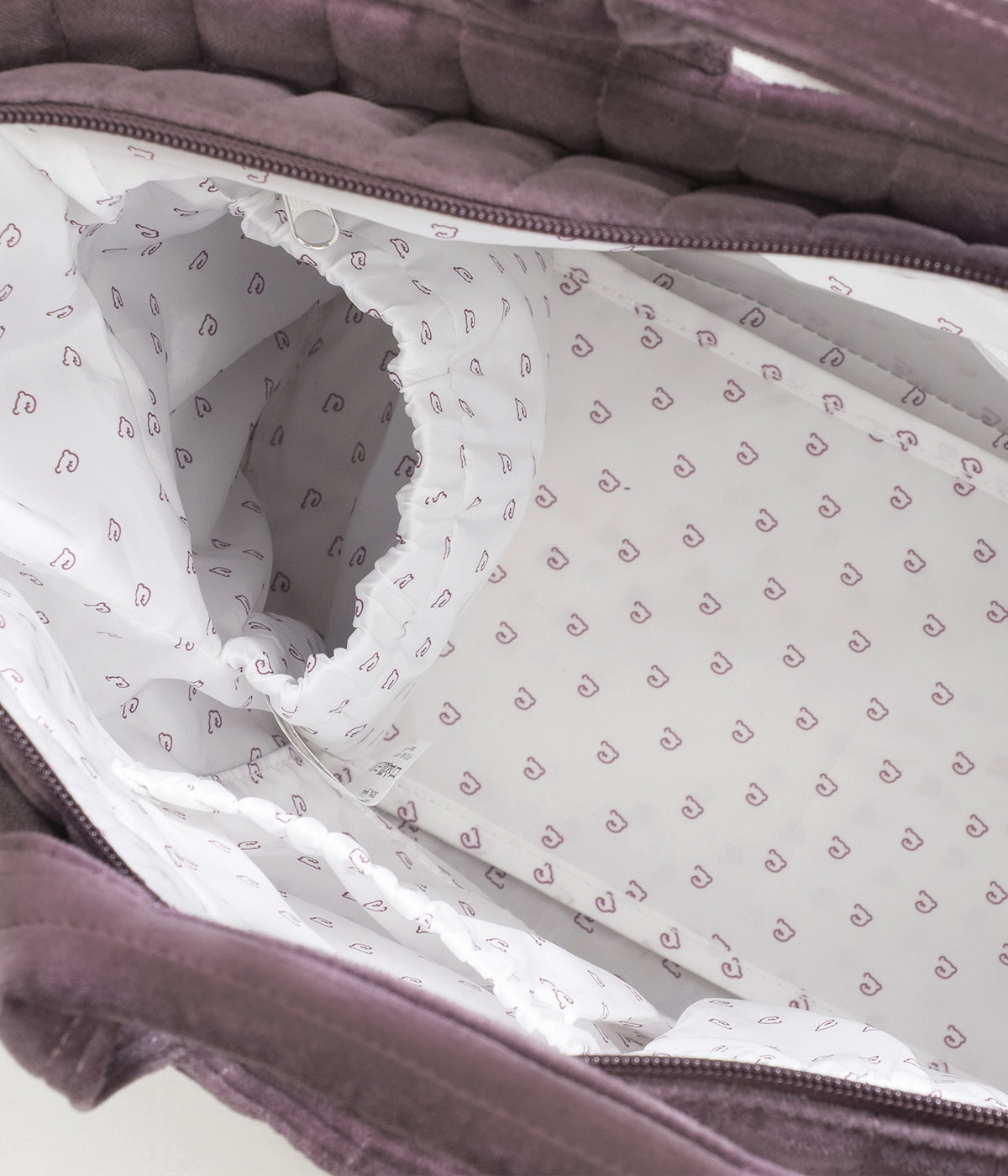 Bolsa de passeio Cherry Velvet da Pasito a Pasito com bolso térmico no interior.