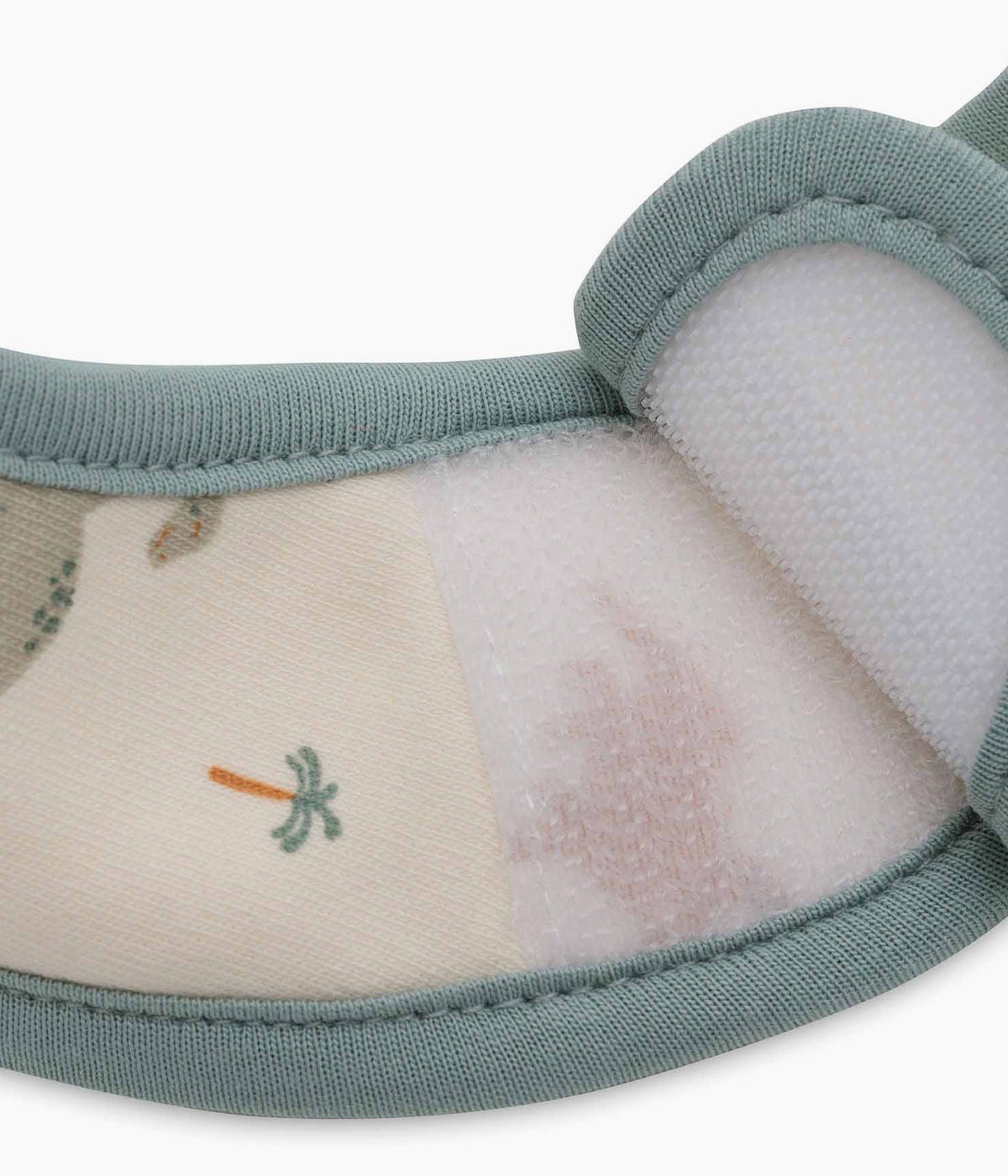 Pack de 5 babetes impermeáveis Roarsome da Jollein, 100% algodão. Perfeitas para as refeições do bebé, possuem um fecho em velcro para colocar e retirar facilmente. Práticas babetes que mantêm a roupa limpa e seca, combinando funcionalidade e um toque encantador com padrões alusivos aos dinossauros.