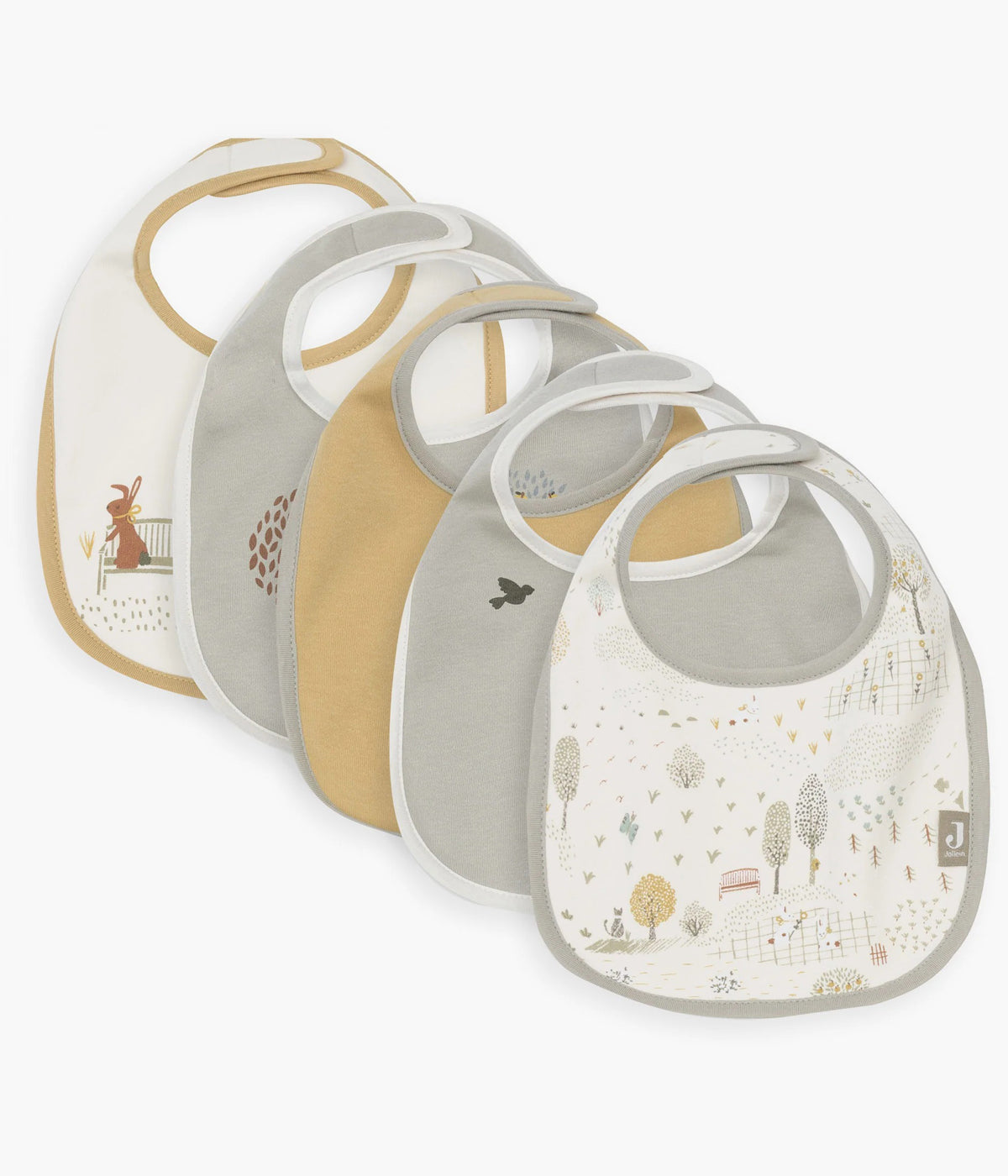 Pack de 5 babetes impermeáveis Tiny Park da Jollein, 100% algodão. Perfeitas para as refeições do bebé, possuem um fecho em velcro para colocar e retirar facilmente. Práticas babetes que mantêm a roupa limpa e seca, combinando funcionalidade e um toque encantador com os seus adoráveis padrões com elementos da natureza.