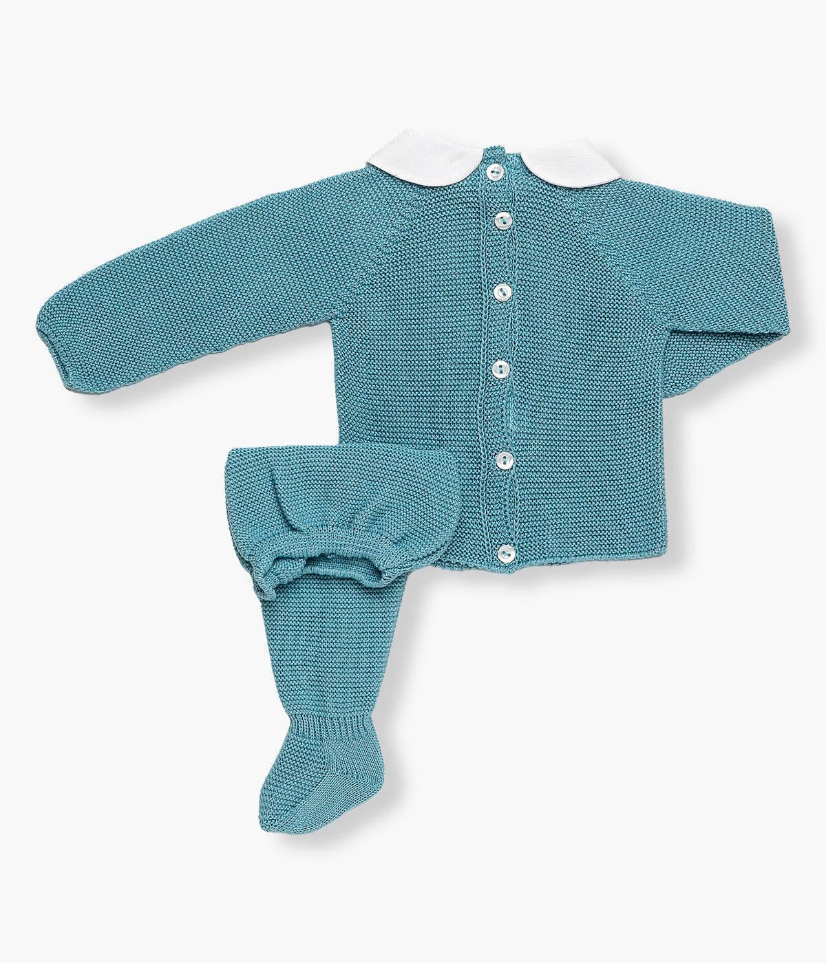 Vista de costas conjunto em malha azul da Juliana para bebé e recém‑nascido(a), composto por camisola e calças. Camisola de manga comprida com gola redonda cortada branca e detalhes entrelaçados na frente. Calças lisas com pés a combinar.