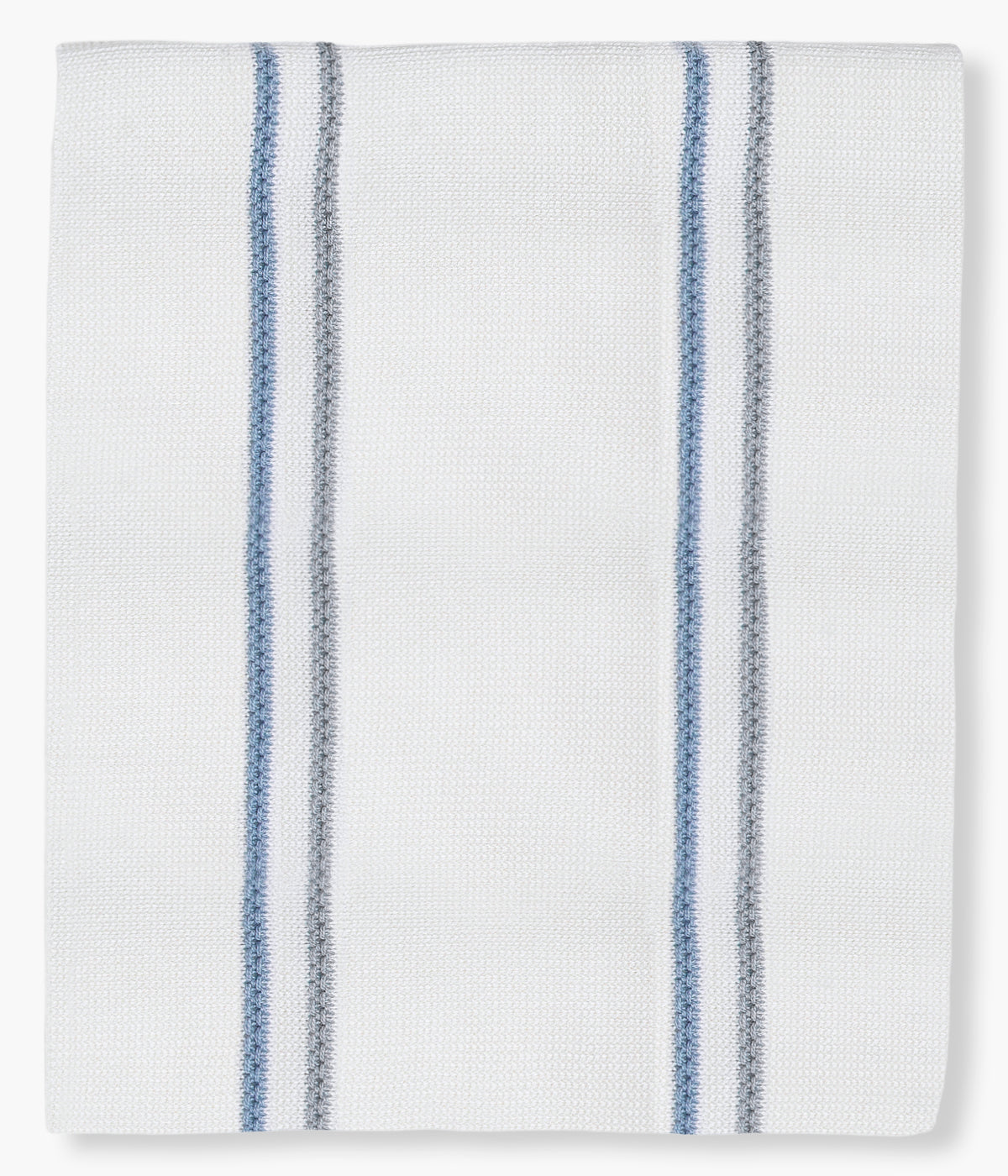 Manta em malha branca e azul da Juliana para bebé e recém-nascido(a). Delicada manta de formato quadrado com riscas em dois tons de azul.