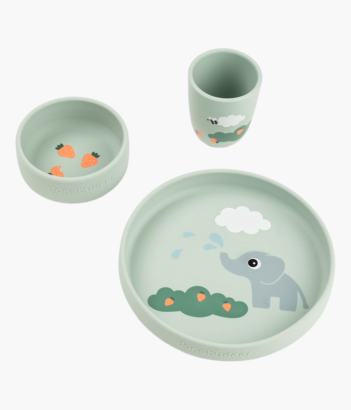 Vista frontal do Conjunto de Refeição Done by Deer Stick&Stay decorada com o elefante Elphee. Criado para apoiar o bebé nas primeiras refeições autónomas, este conjunto é composto por prato, taça e mini caneca em silicone alimentar, com bases de sucção que ajudam a manter o prato e a taça firmes na mesa, reduzindo derrames e promovendo uma experiência mais tranquila e segura.