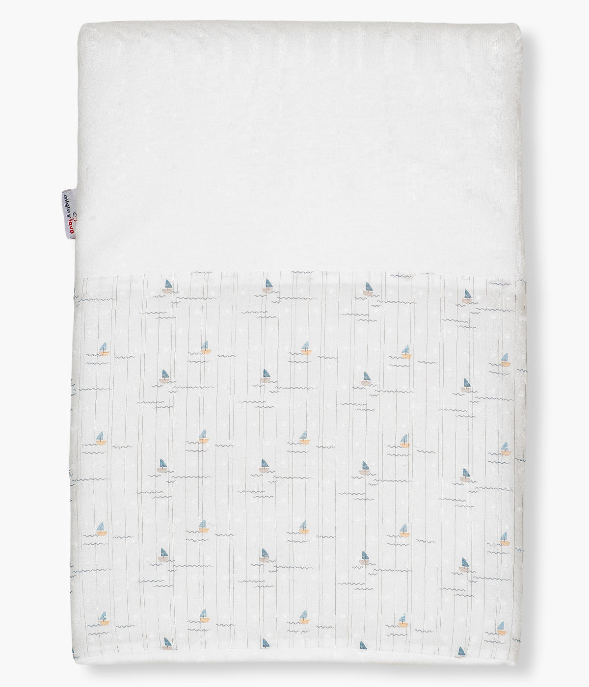 Manta com enchimento da Mighty Love para bebé e recém-nascido(a). Elegante manta branca de toque suave com faixa com padrão barcos e pormenores com brilho.