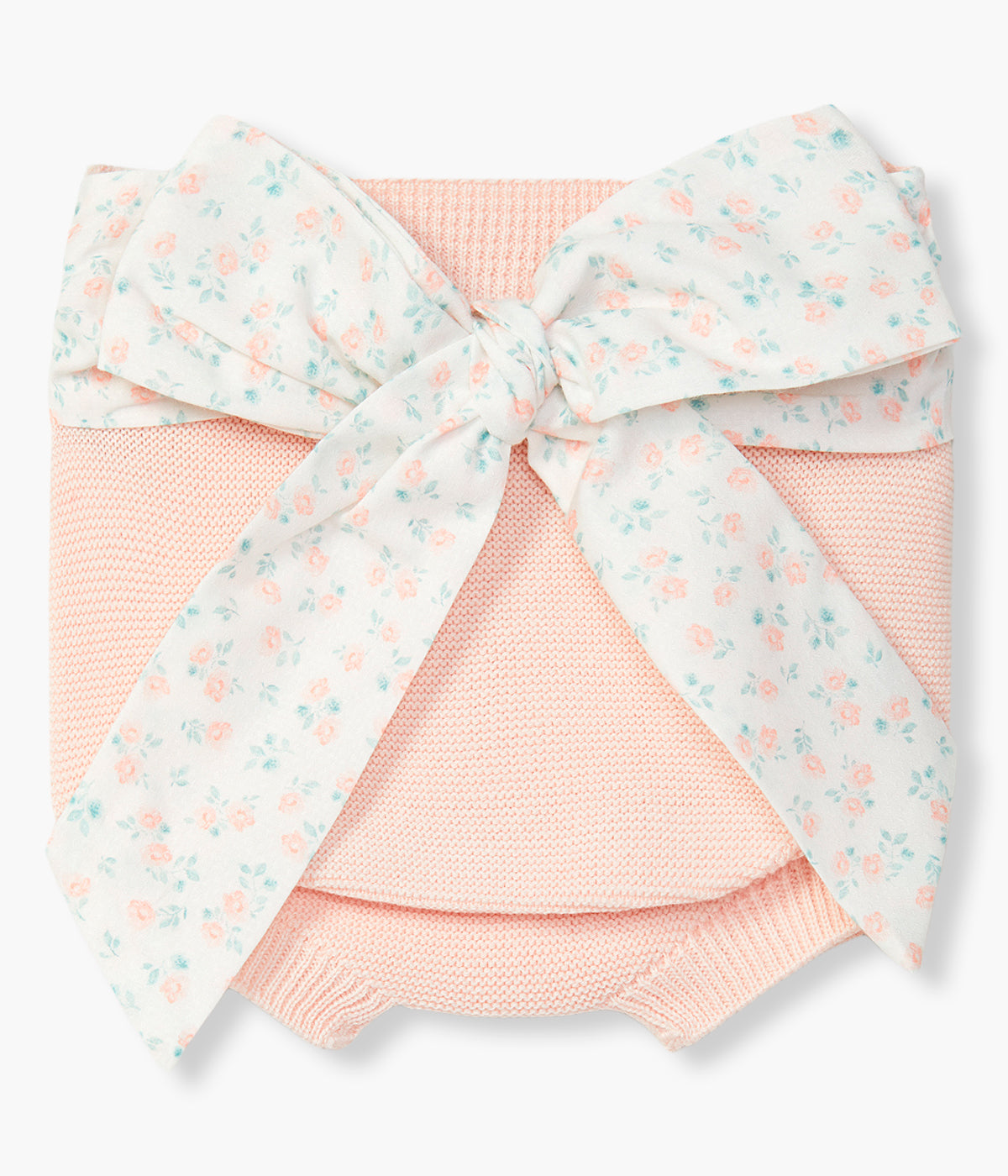 Vista de frente do tapa fraldas em malha de algodão orgânico rosa da Wedoble para bebé menina e recém-nascida. Delicado tapa fraldas com grande laço branco com padrão floral nas costas.