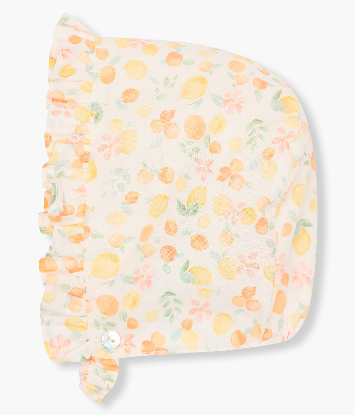 Vista lateral da touca pérola para bebé menina, 100% algodão. Elegante touca com padrão frutas coloridas com folho a toda a volta.