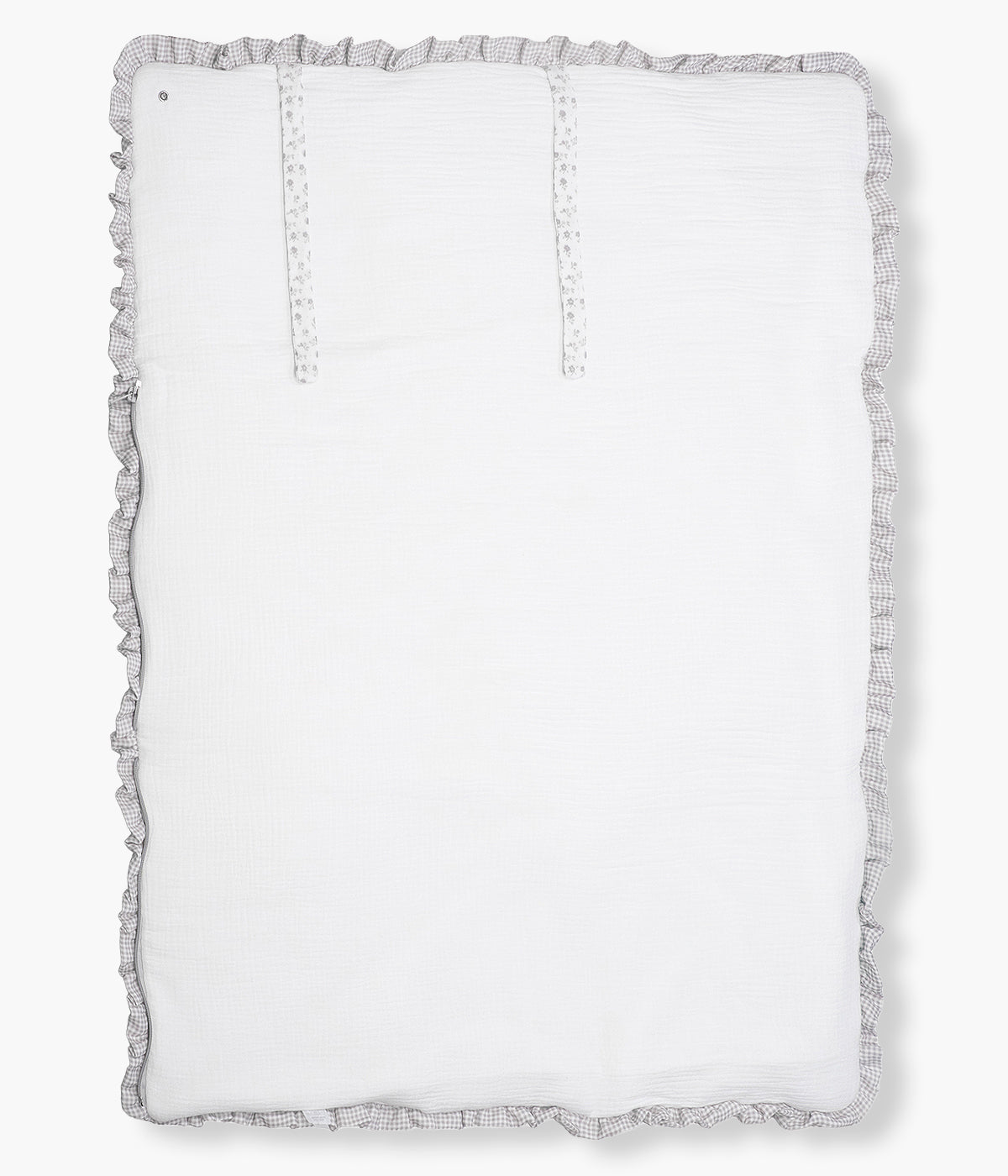 Vista aberto e interior do saco manta Pasito a Pasito Little Bloom Flowers com clássico padrão floral em tons cinza. Feito em musselina de algodão e com um TOG de 2.5, este saco manta é ideal para a pele delicada do(a) recém-nascido(a). Possui um design funcional permitindo ser utilizado como ninho ou como manta de berço, acompanhando o crescimento e as diferentes necessidades do bebé.