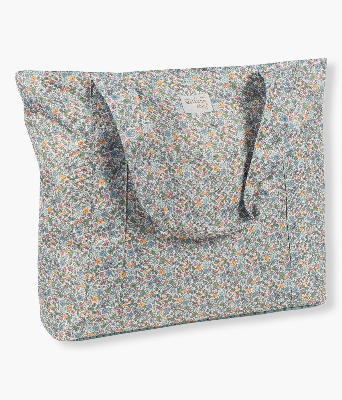 Vista de frente da bolsa da praia Summer Flowers da Walking Mum para bebé menina. Prática bolsa com padrão floral ideal para os dias de praia, piscina ou passeios em família. Leve e resistente, oferece grande capacidade de arrumação e uma base em rede pensada para evitar a acumulação de areia no interior.