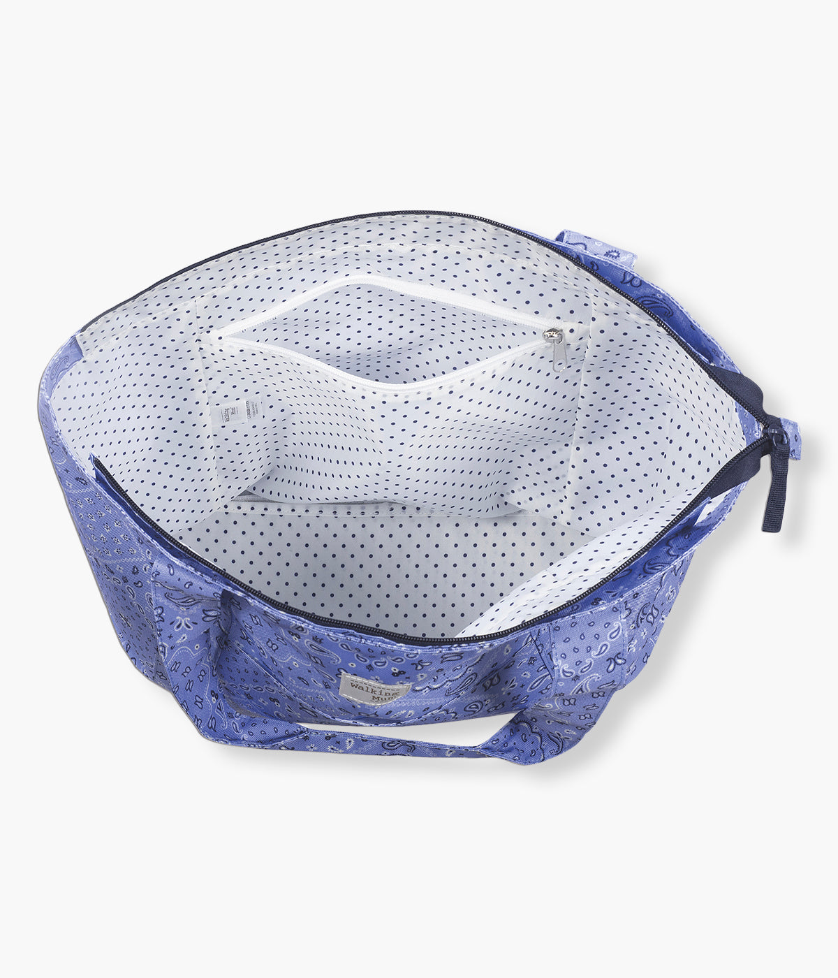 Vista aberta da bolsa para a praia Bandana da Walking Mum para bebé. Prática bolsa ideal para os dias de praia, piscina ou passeios em família. Leve e resistente, oferece grande capacidade de arrumação e uma base em rede pensada para evitar a acumulação de areia no interior.