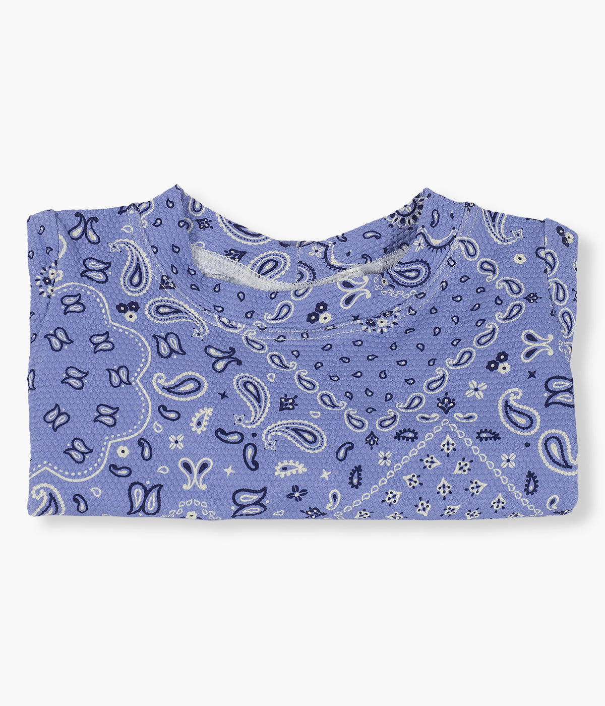 Vista dobrada da camisola de manga comprida para bebé Summer Bandana da Walking Mum. Ideal para proteger a pele delicada do bebé durante os dias de praia e piscina. Leve, confortável e de secagem rápida, oferece proteção solar FPS/SPF 50+ e total liberdade de movimentos dentro e fora de água.