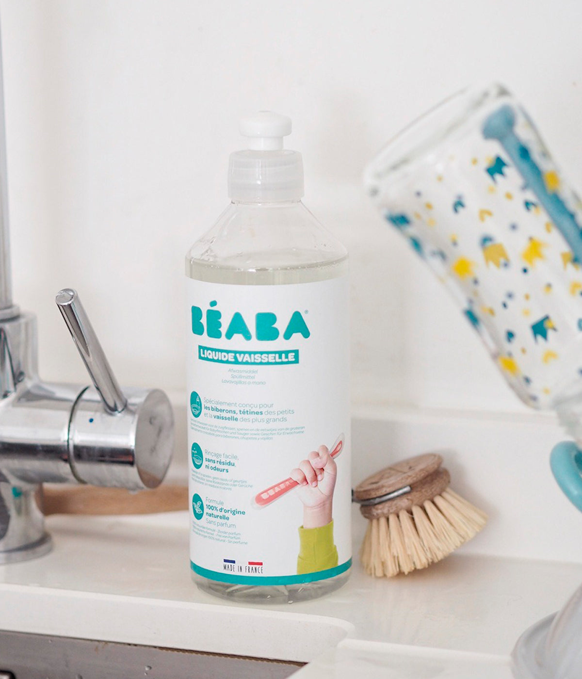 Detergente para Biberões 100% Ecológico da Béaba. Especialmente desenvolvido para limpar biberões, tetinas e acessórios do bebé. Com fórmula de origem vegetal e mineral, remove eficazmente resíduos de leite e alimentos, respeitando a pele sensível e o ambiente.