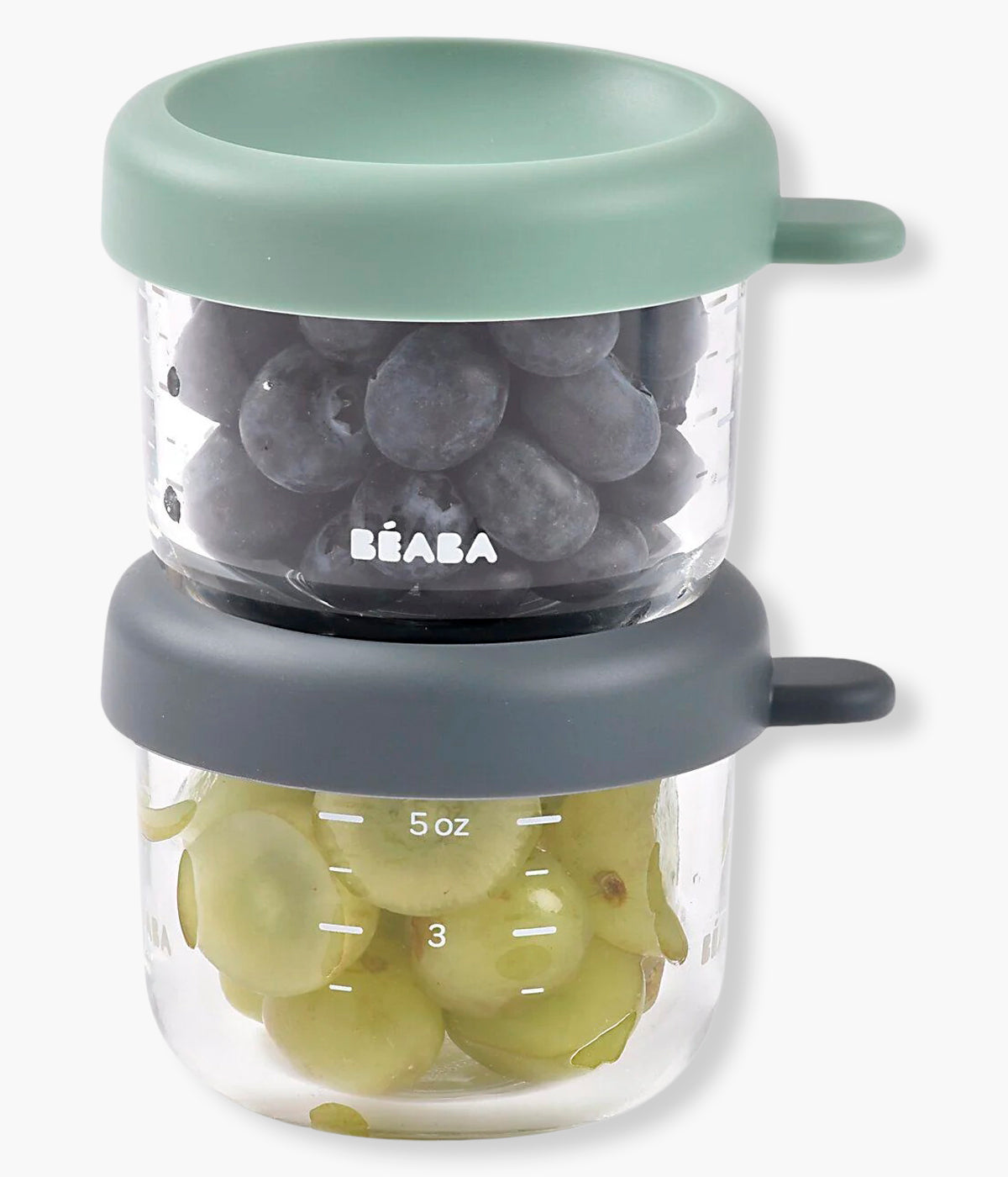 Conjunto de 2 recipientes de vidro Béaba com capacidade de 150 ml, ideais para conservar, congelar, aquecer e transportar as refeições do bebé. Fabricados em vidro resistente ao choque térmico, com tampa hermética em silicone.