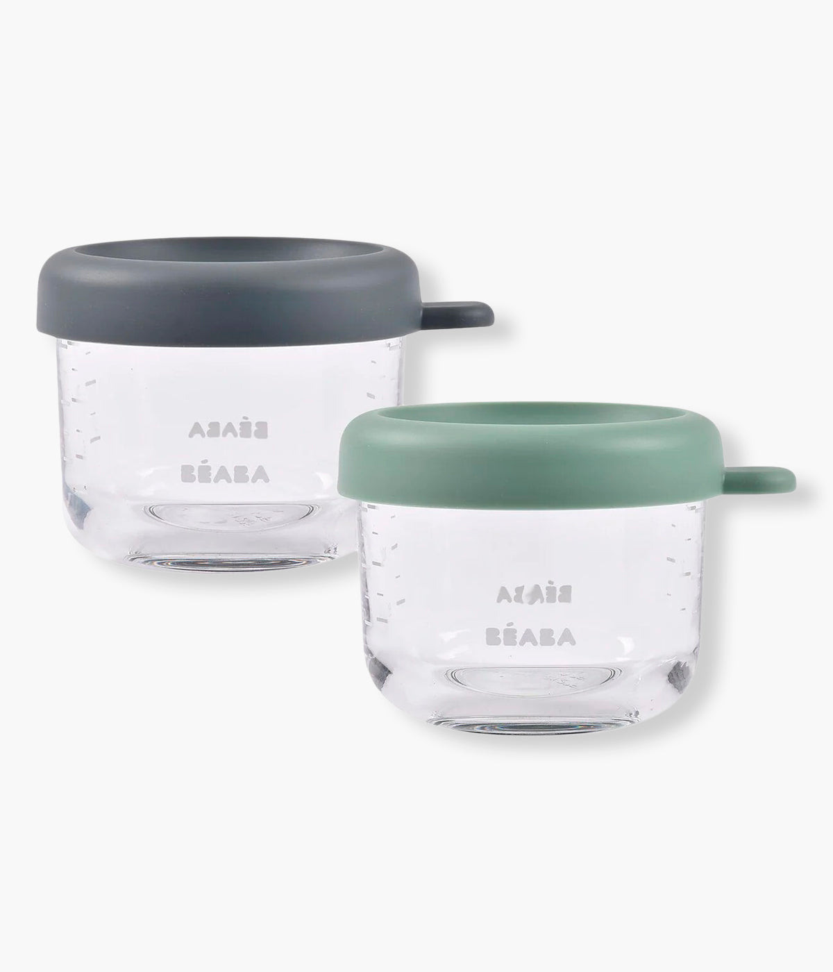 Conjunto de 2 recipientes de vidro Béaba com capacidade de 150ml, ideais para conservar, congelar, aquecer e transportar as refeições do bebé. Fabricados em vidro resistente ao choque térmico, com tampa hermética em silicone.