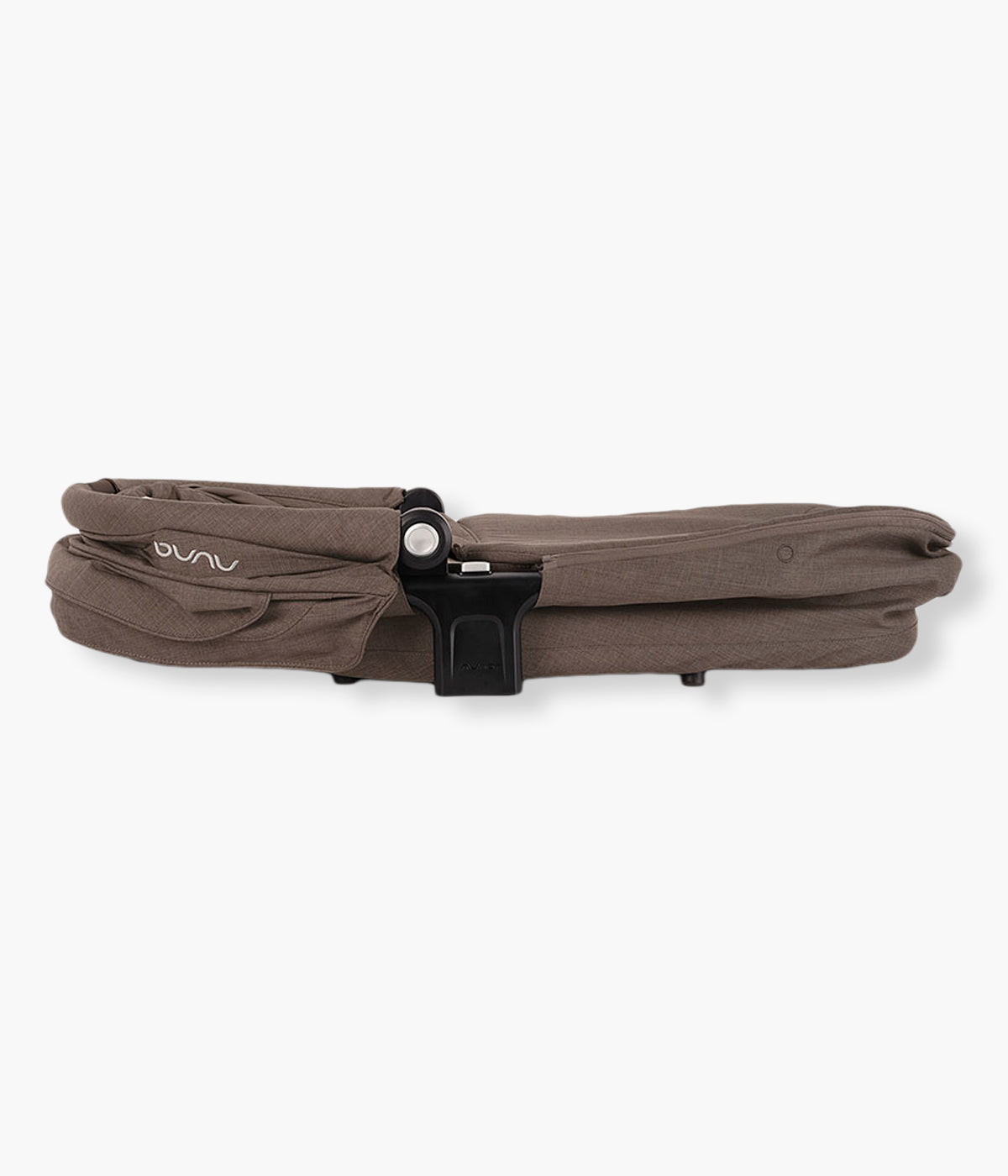 Vista compacta da alcofa Lytl da marca Nuna na cor Chestnut. Ultraleve alcofa premium que proporciona um espaço confortável e seguro para o recém-nascido desde o nascimento até aos 9kg. 