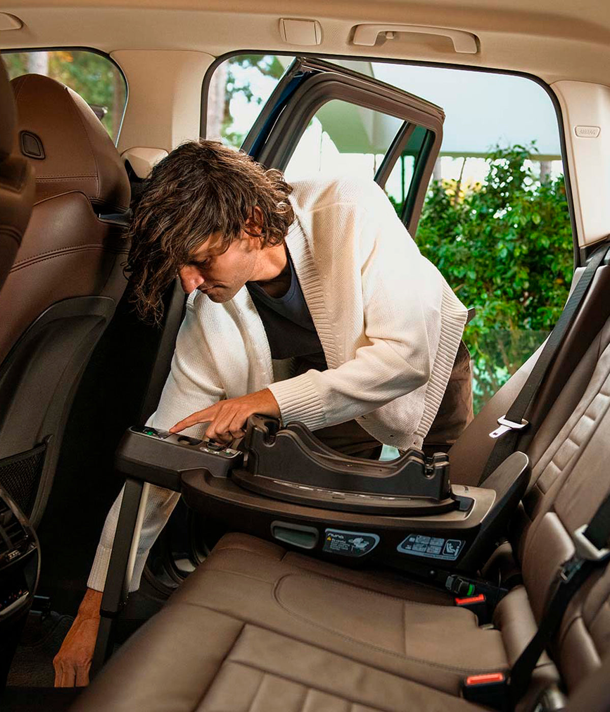 Base Isofix Curv 360º da marca Nuna. Prática base rotativa a ser instalada no automovel.