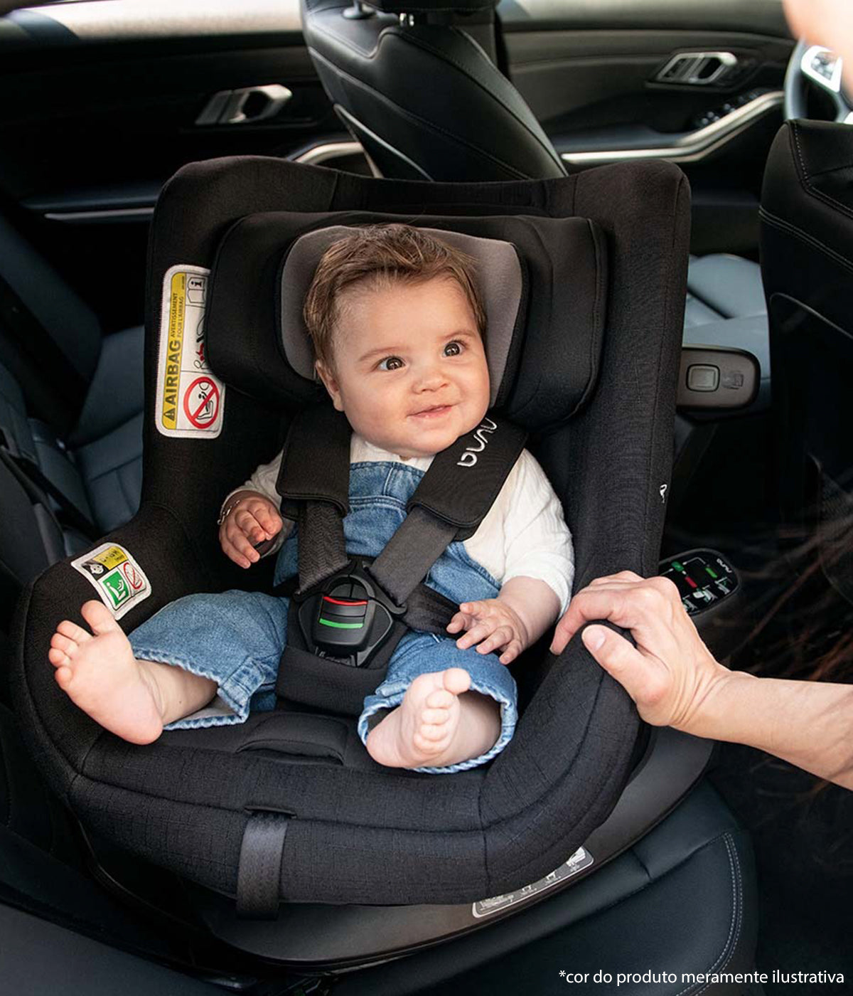 Cadeira auto para bebé Todl Next da marca Nuna na cor Chestnut instalada numa base no automóvel.
