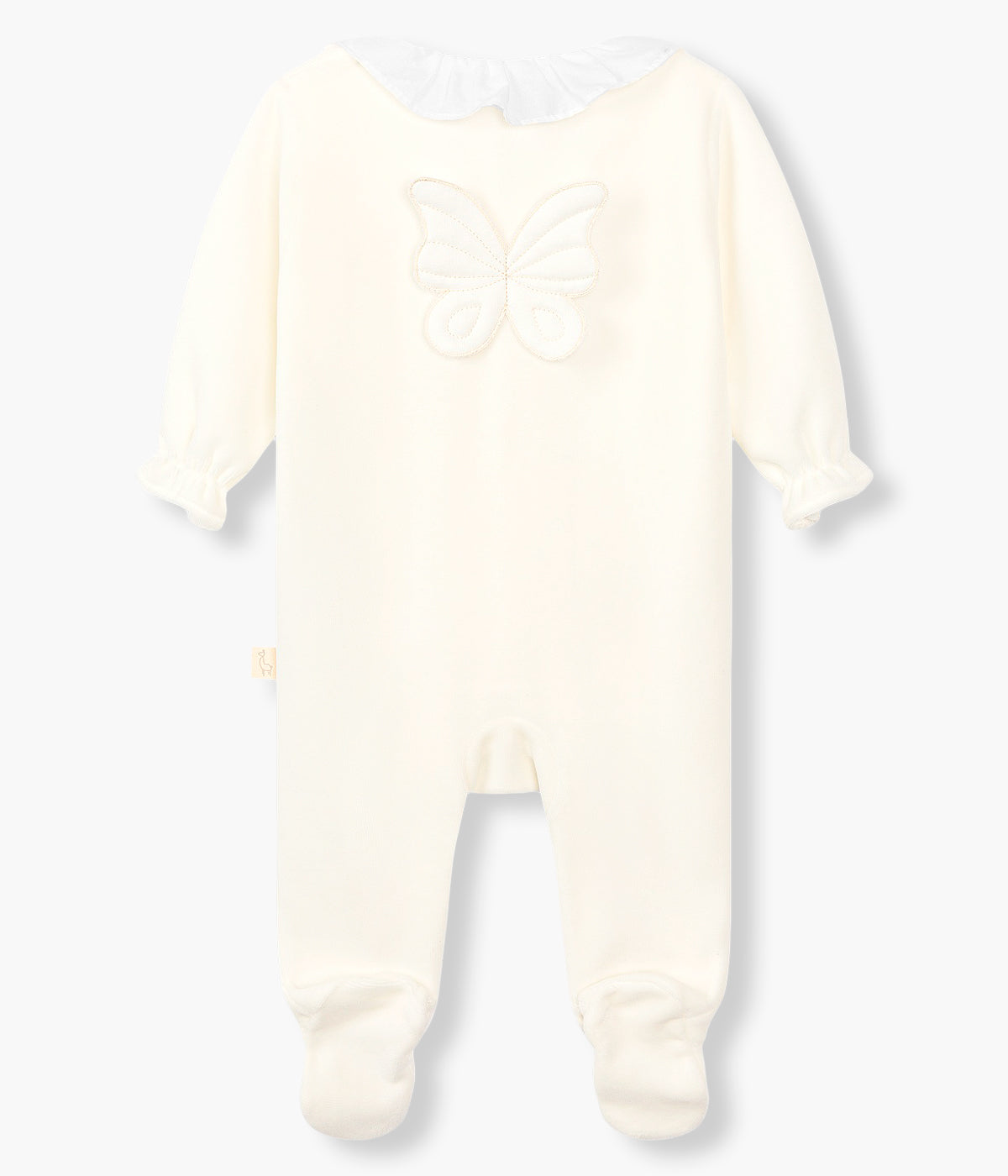 Vista costas do babygrow em veludo pérola da Baby Gi para bebé menina e recém-nascida. Gola redonda cortada branca. Suaves asas de borboleta nas costas. Abertura na frente e entrepernas.