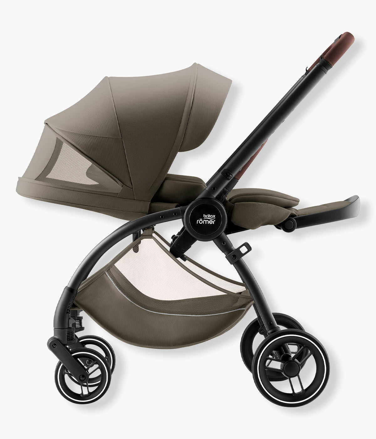 Vista lateral do carrinho de passeio Rio Lux da marca Britax Römer na cor Urban Olive. Prático carrinho de passeio concebido para acompanhar a criança desde o nascimento até aproximadamente aos 4 anos ou 22 kg. 
