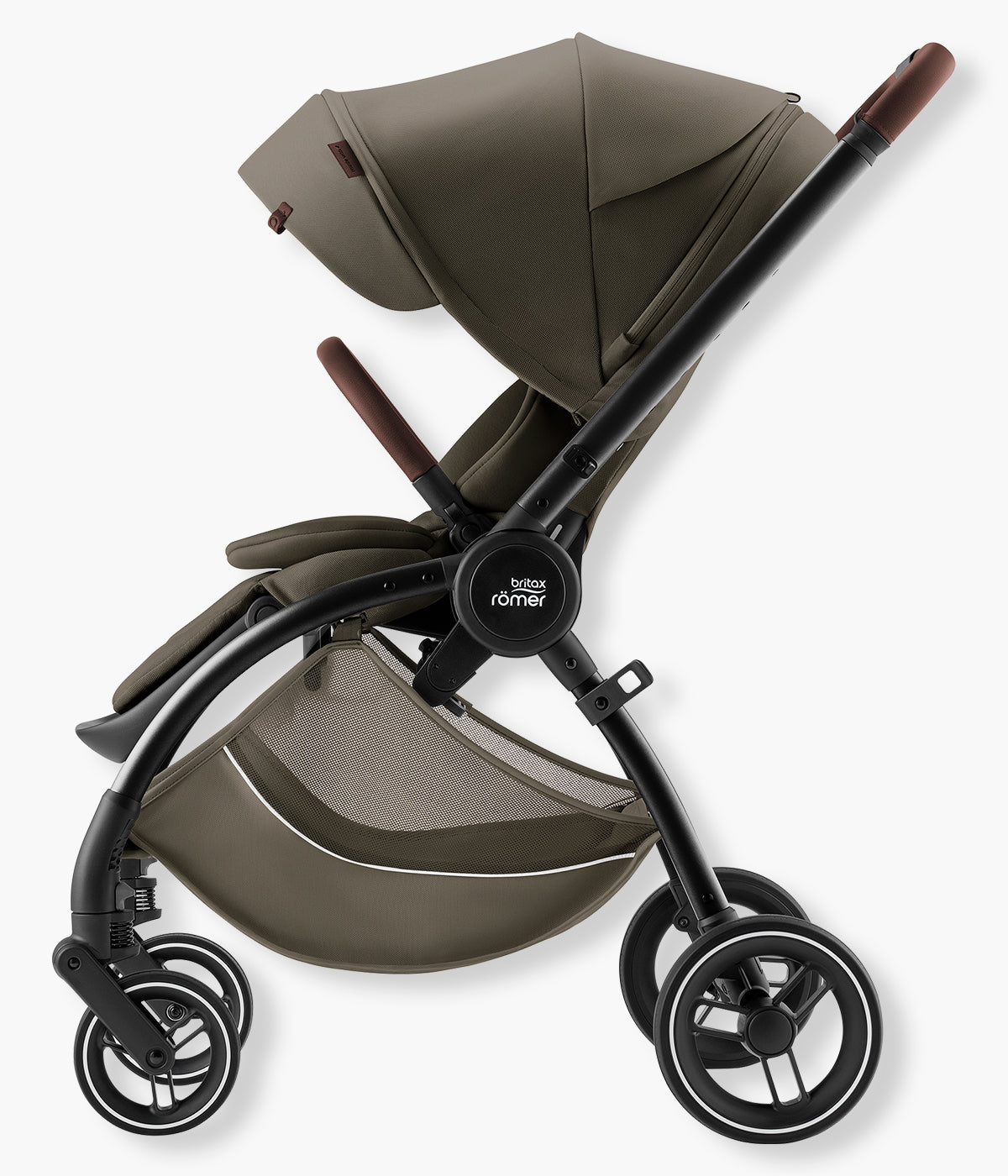 Vista lateral do carrinho de passeio Rio Lux da marca Britax Römer na cor Urban Olive. Prático carrinho de passeio concebido para acompanhar a criança desde o nascimento até aproximadamente aos 4 anos ou 22 kg. 