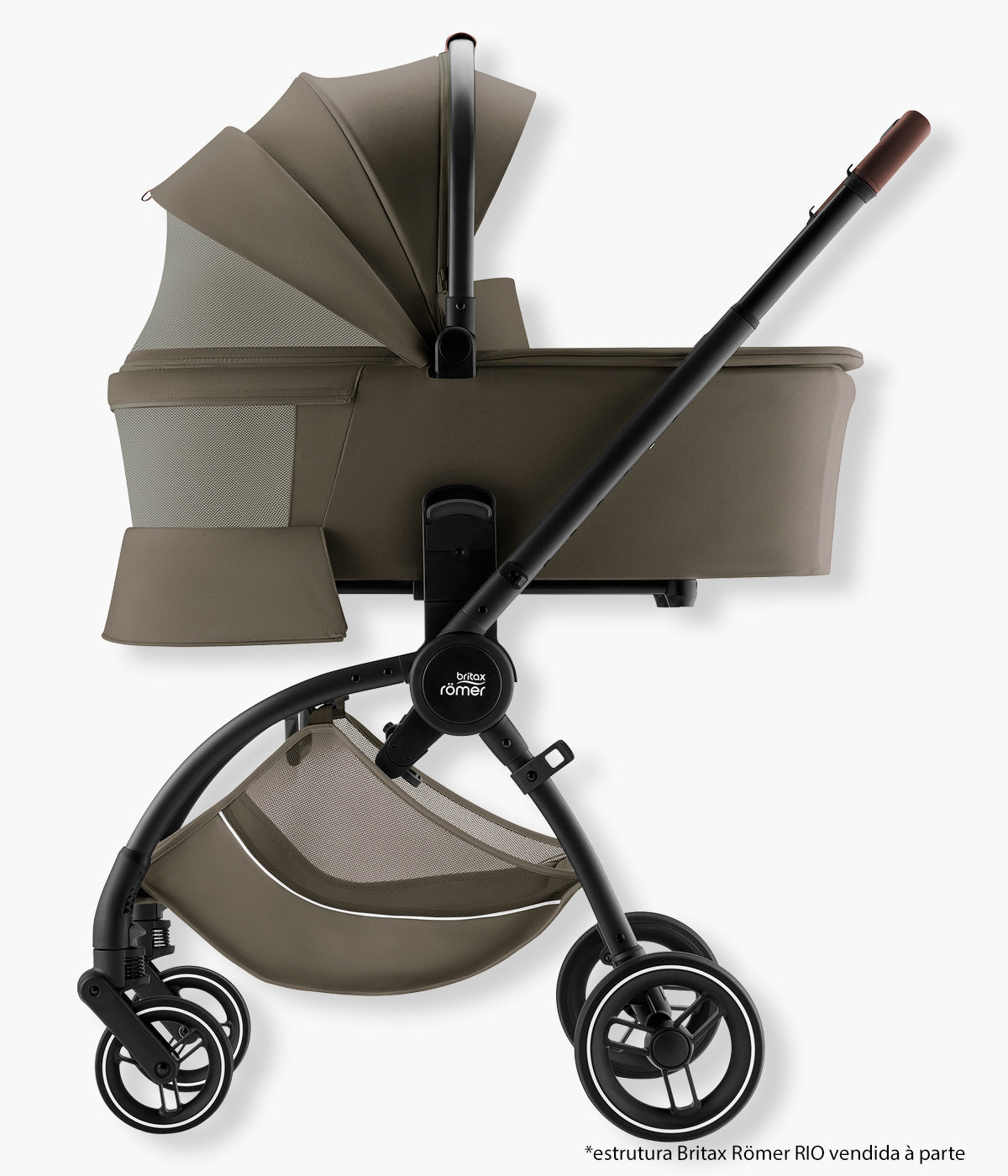 Vista lateral e aplicada na estrutura da alcofa para carrinho de passeio Rio Lux da marca Britax Römer na cor Urban Olive. Elegante alcofa que proporciona ao recém-nascido uma posição totalmente horizontal, confortável e protegida durante os primeiros meses.