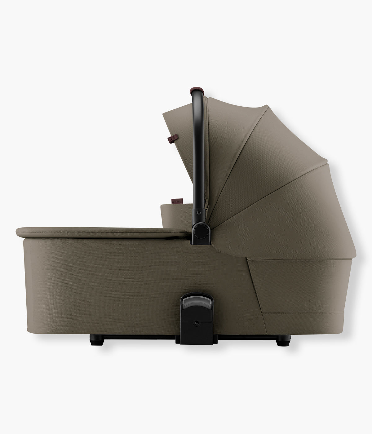 Alcofa para carrinho de passeio Rio Lux da marca Britax Römer na cor Urban Olive. Elegante alcofa que proporciona ao recém-nascido uma posição totalmente horizontal, confortável e protegida durante os primeiros meses. Indicada desde o nascimento até aproximadamente aos 6 meses ou 9 kg, inclui colchão acolchoado, capota extensível com proteção UPF 50+ e janelas panorâmicas de ventilação.