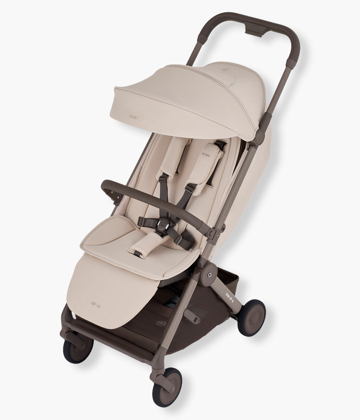 Vista lateral do carrinho de passeio Air-Q da marca Anex na cor Vanille.&nbsp;O Air-Q combina um leve peso com uma dobragem ultracompacta, ideal para as deslocações diárias e viagens.