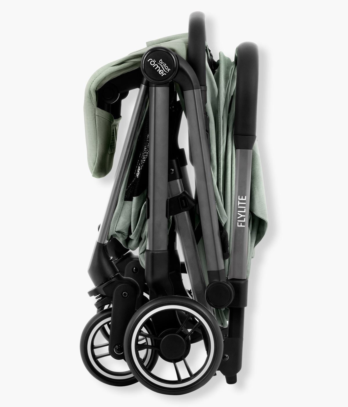 Vista fechado e compactado do carrinho de passeio compacto Flylite da marca Britax Römer na cor Sage Green. Compacto carrinho de passeio desenvolvido para famílias que procuram uma solução leve, compacta e prática para viajar ou circular pela cidade.