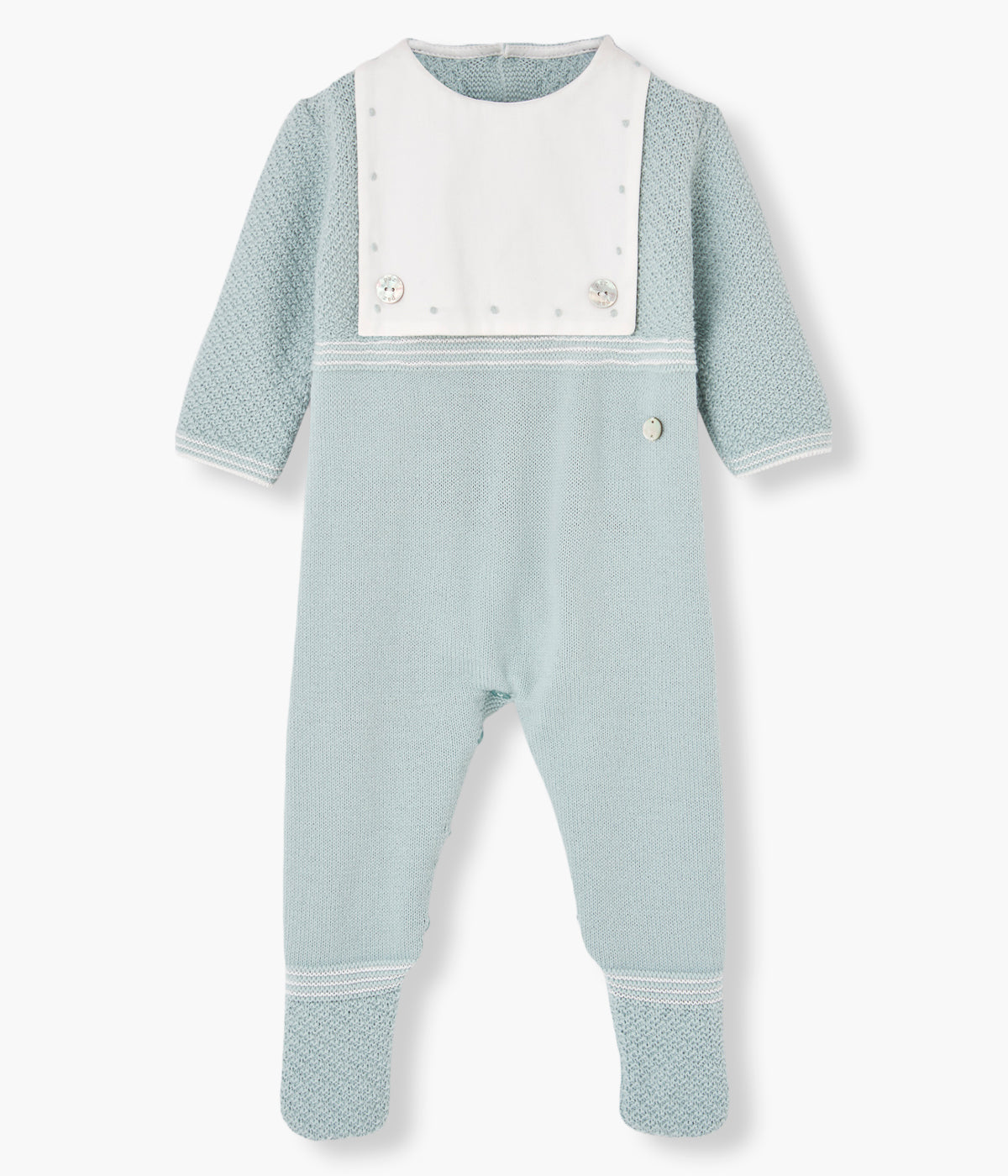 Vista frontal do babygrow em malha verde da Paz Rodríguez para bebé e recém-nascido(a). Peitilho em tecido branco com pequenas pintas bordadas em verde. Detalhes com relevo nas mangas e pés.